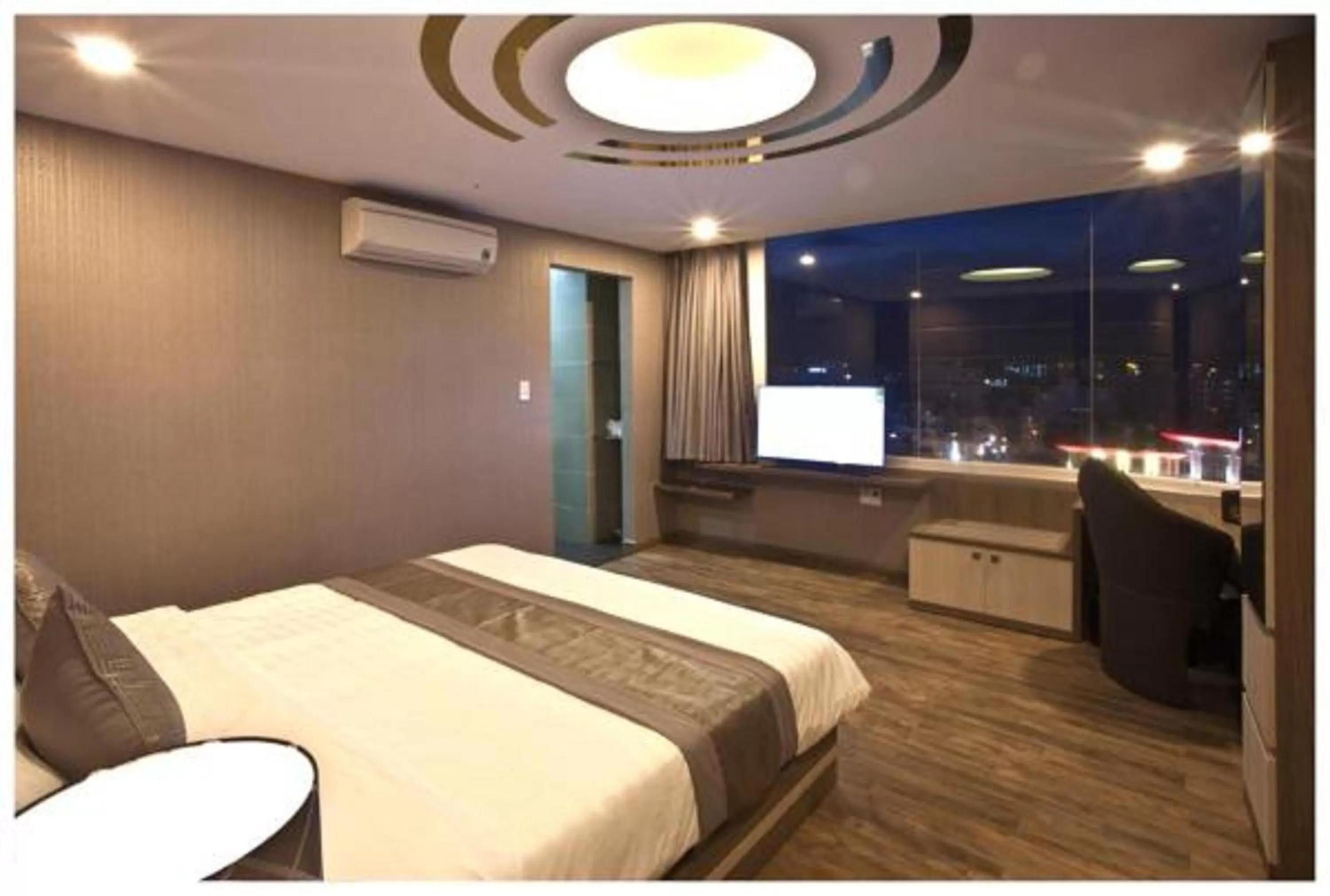 Bedroom, Bed in New Sun Hotel