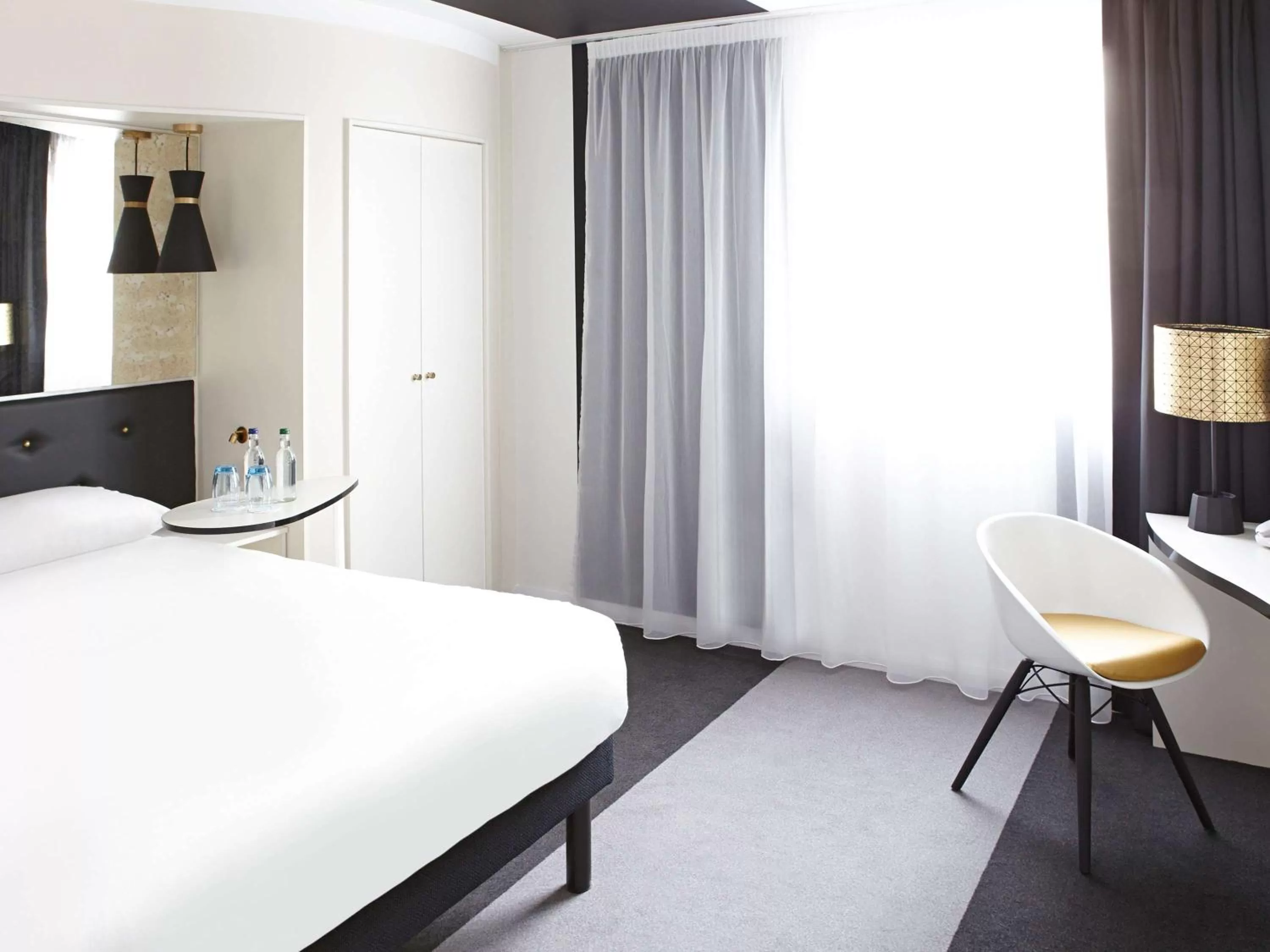 Photo of the whole room, Bed in Ibis Styles Liverpool Centre Dale Street - Cavern Quarter