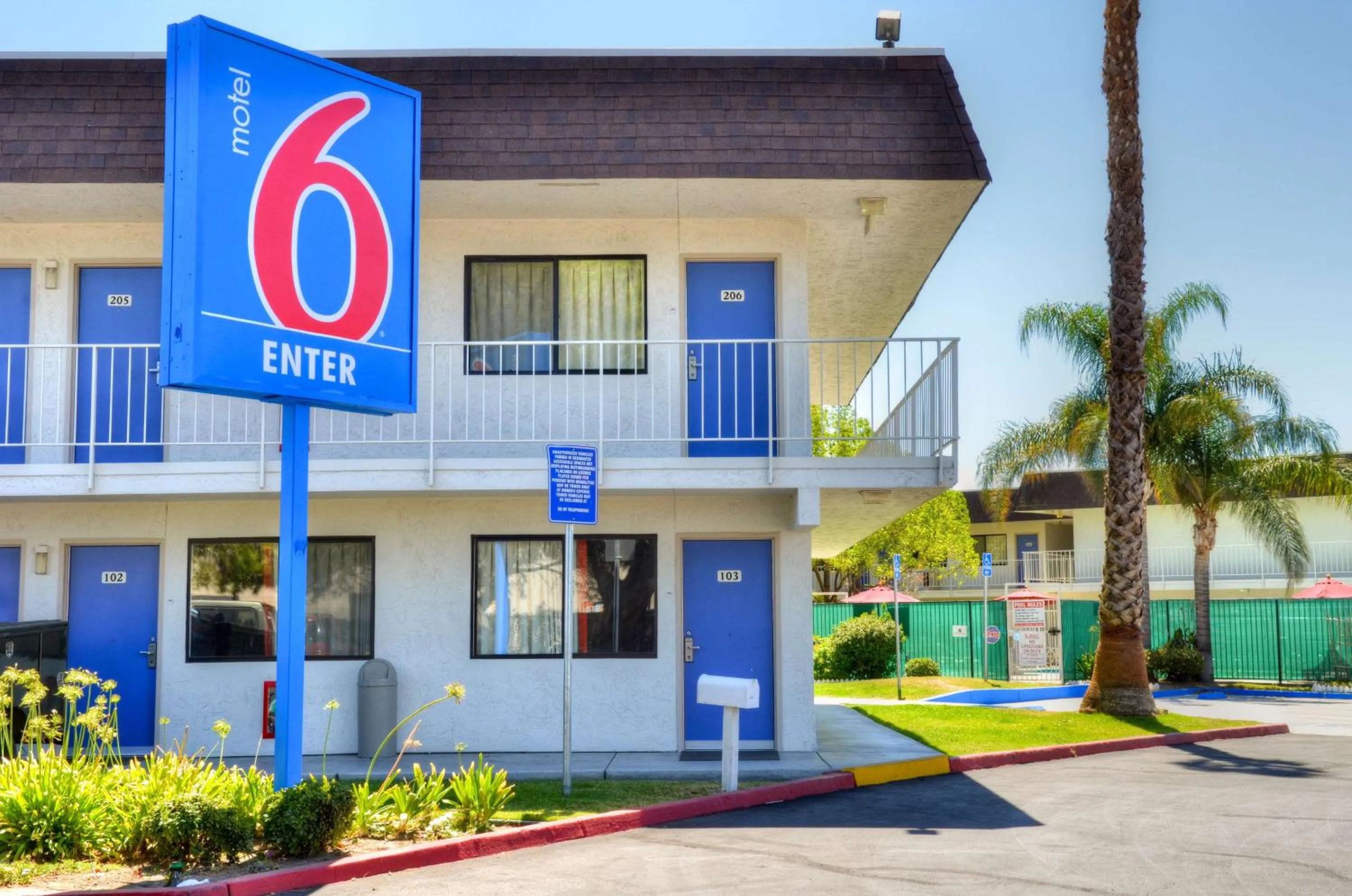 Property building in Motel 6-Santa Nella, CA - Los Banos - Interstate 5