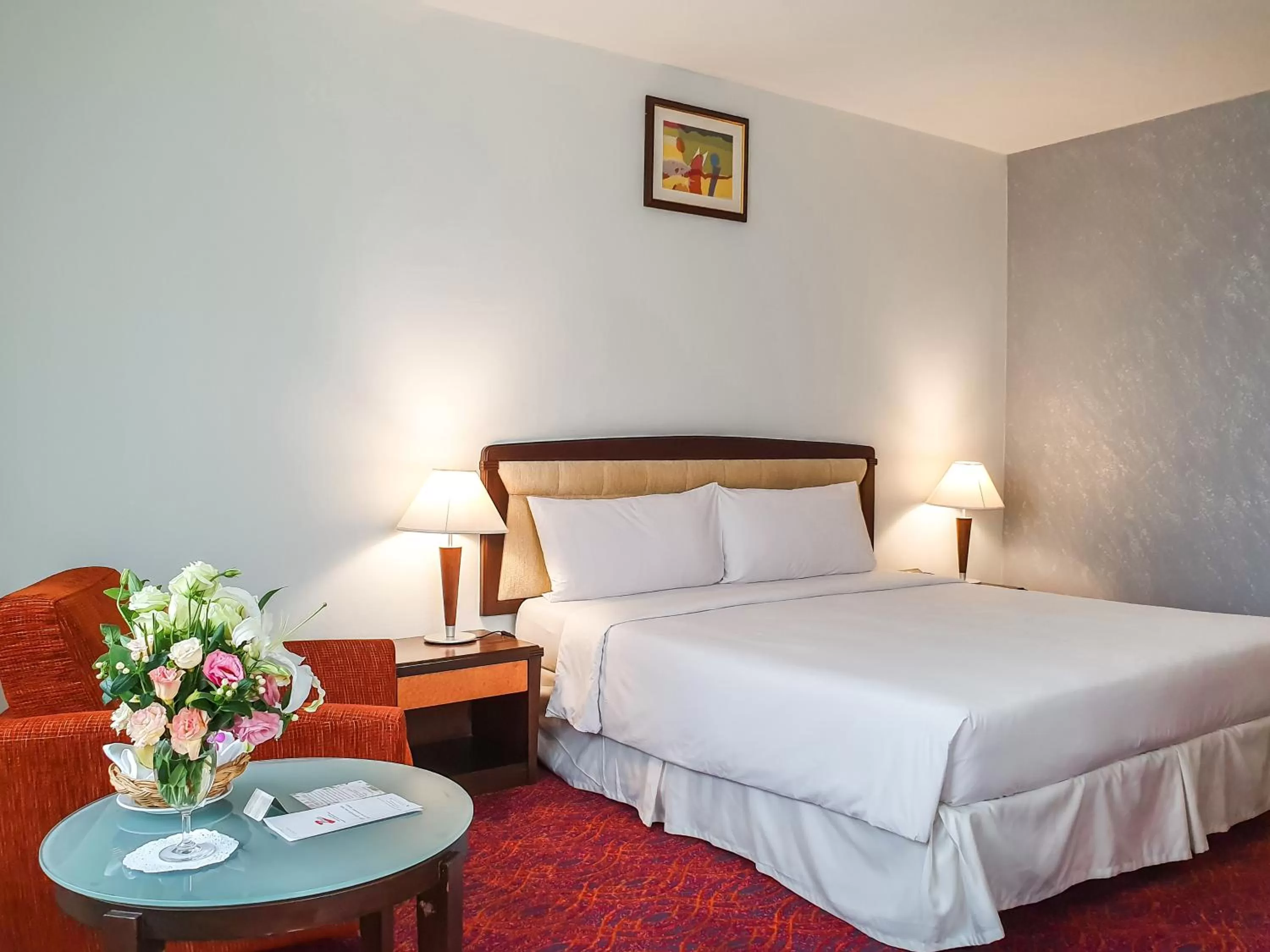 Photo of the whole room, Bed in Zenith Sukhumvit Hotel, Bangkok