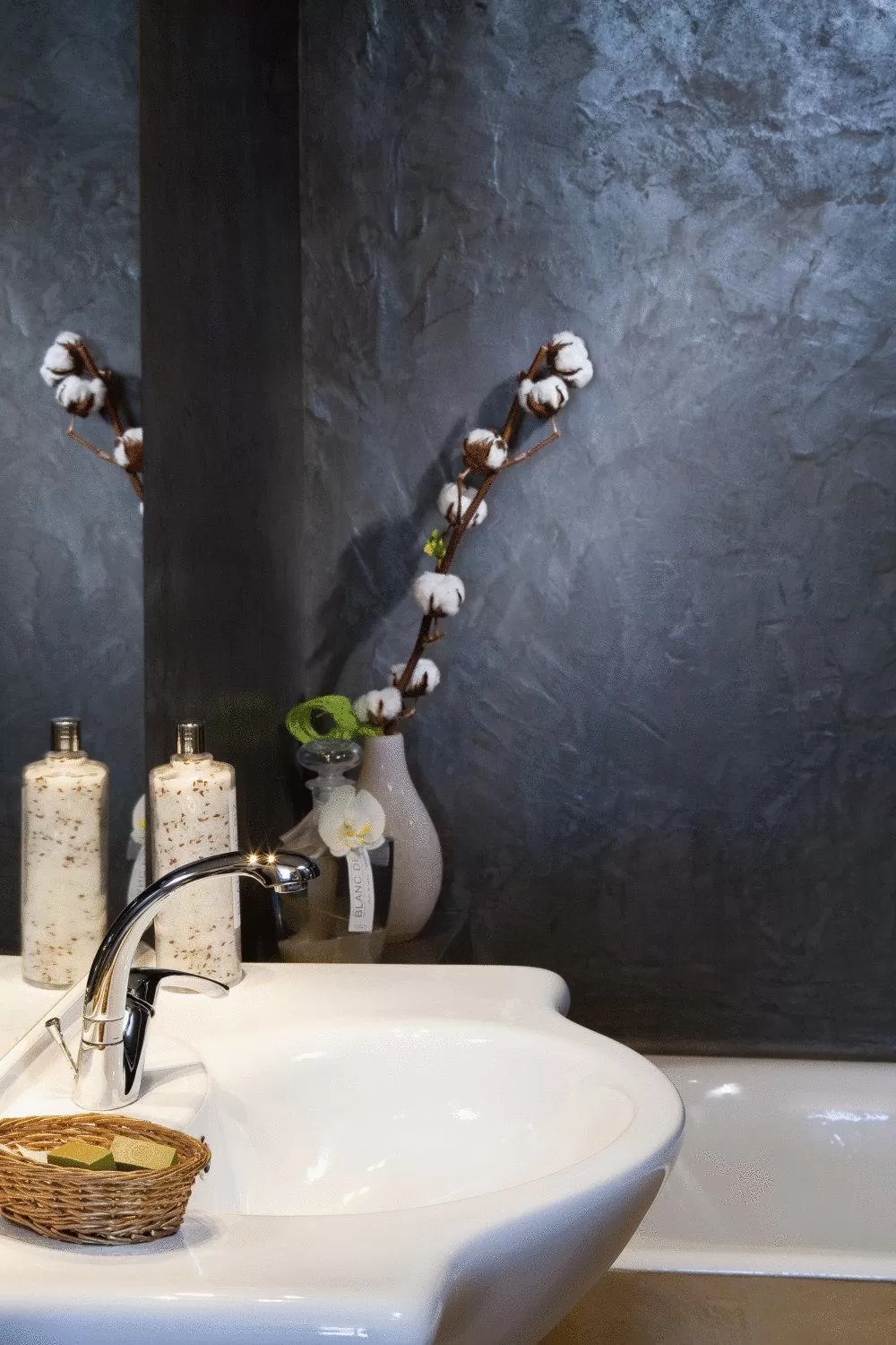 Bathroom in Logis Hôtel-Restaurant Le Commerce