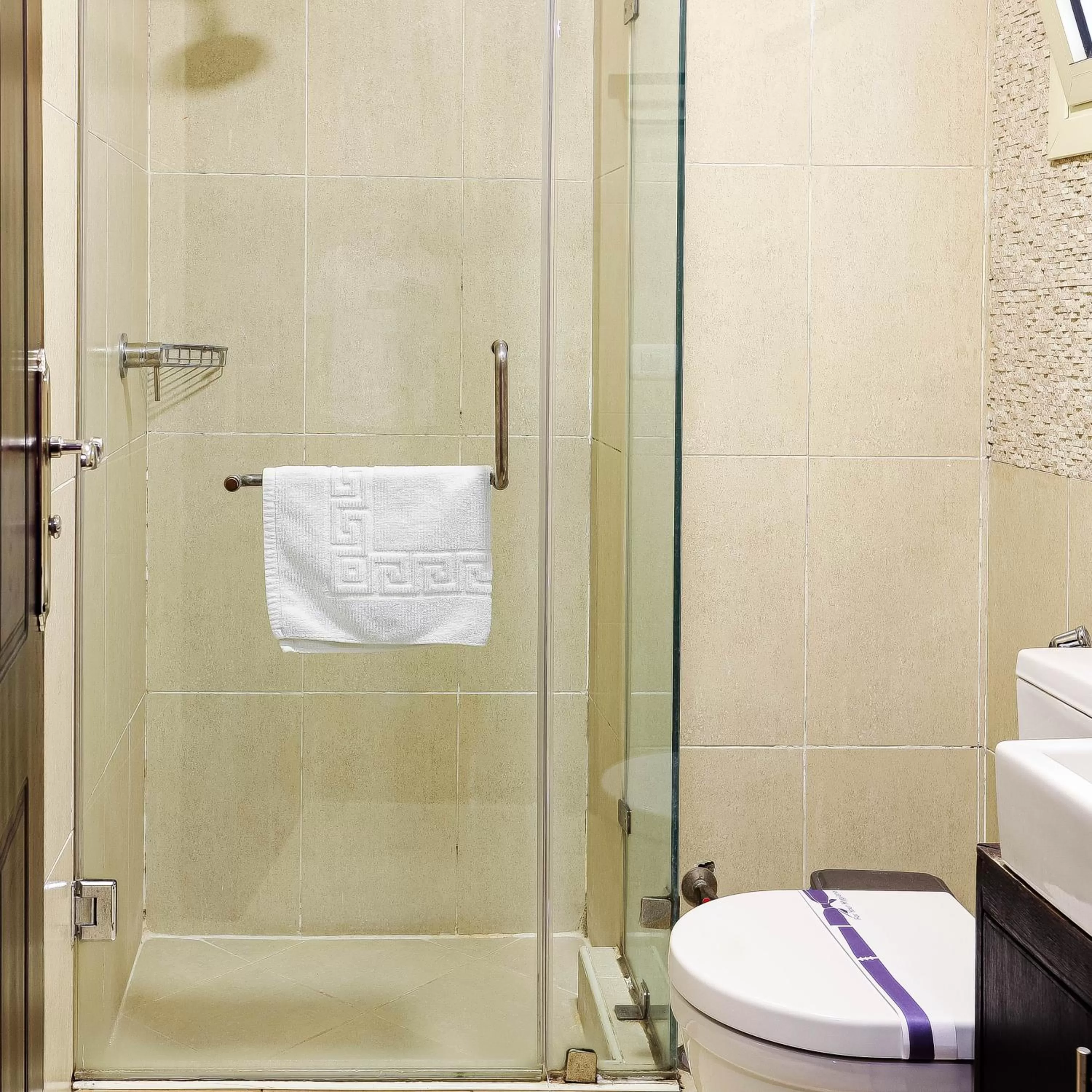 Shower in NewCity Hotel & Suites