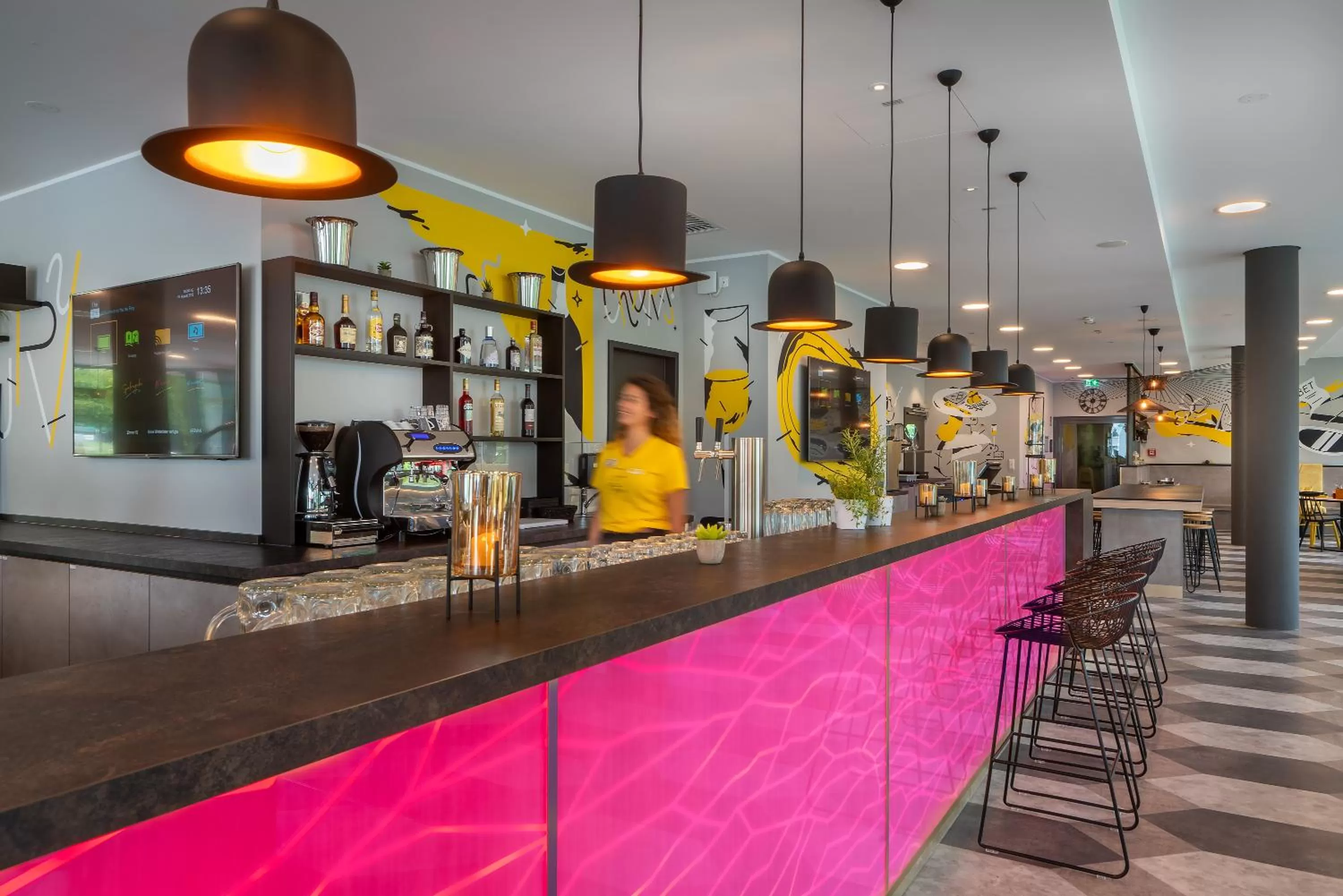 Lounge or bar in Holiday Inn - the niu, Fury Aschheim Messe by IHG