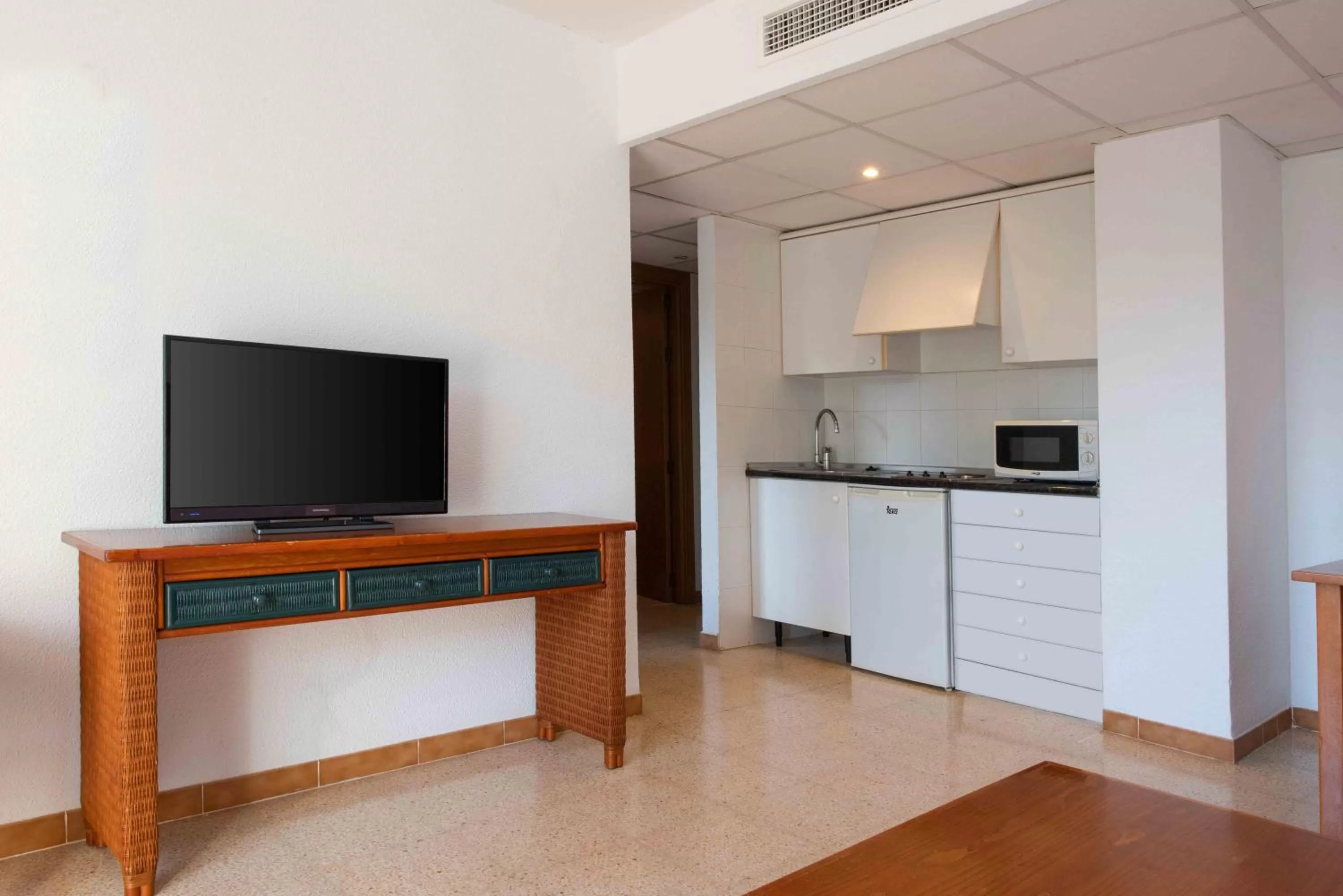 Living room, TV/Entertainment Center in Valentin Park Club