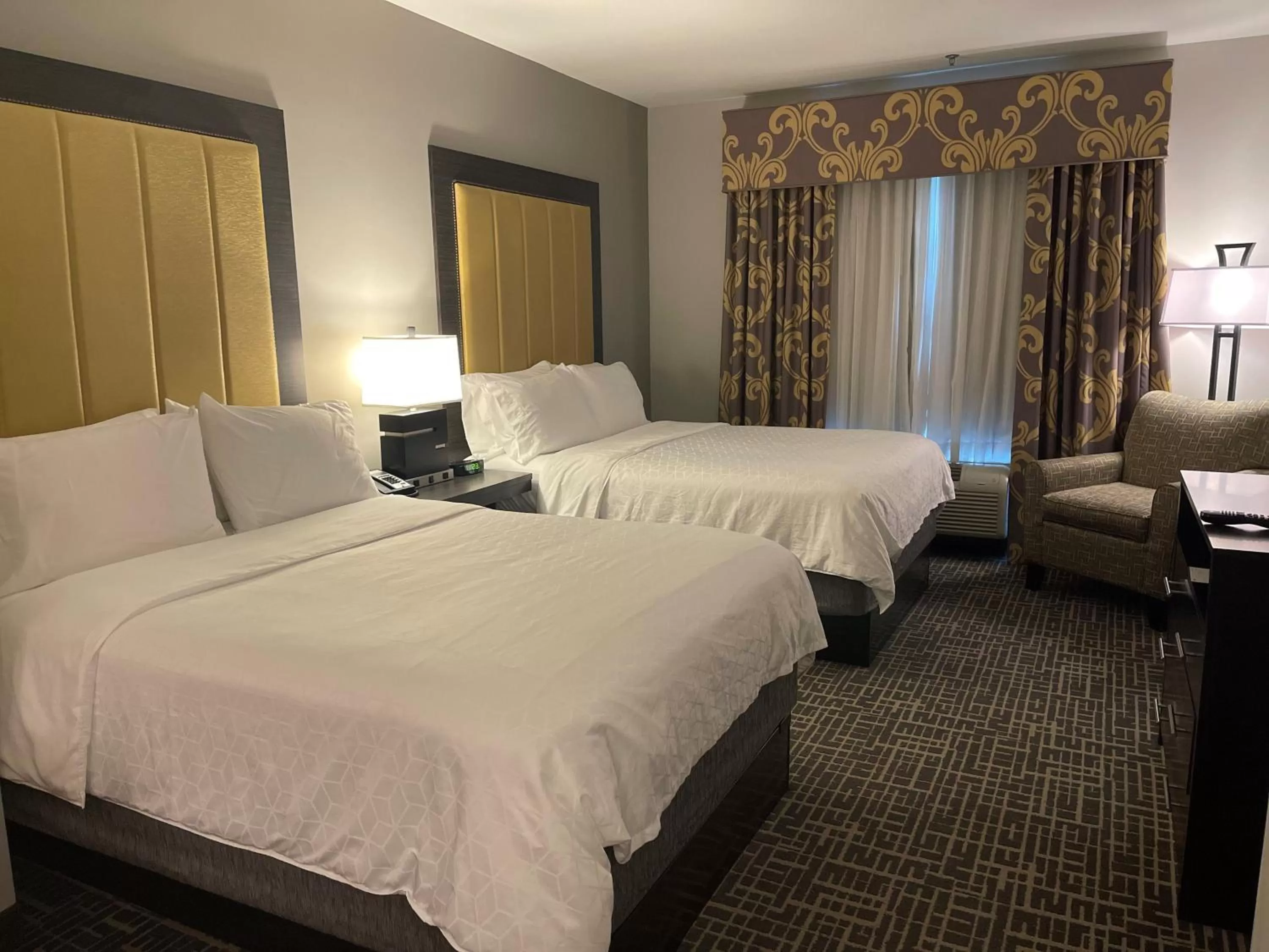 Photo of the whole room, Bed in Holiday Inn Express & Suites Gonzales by IHG