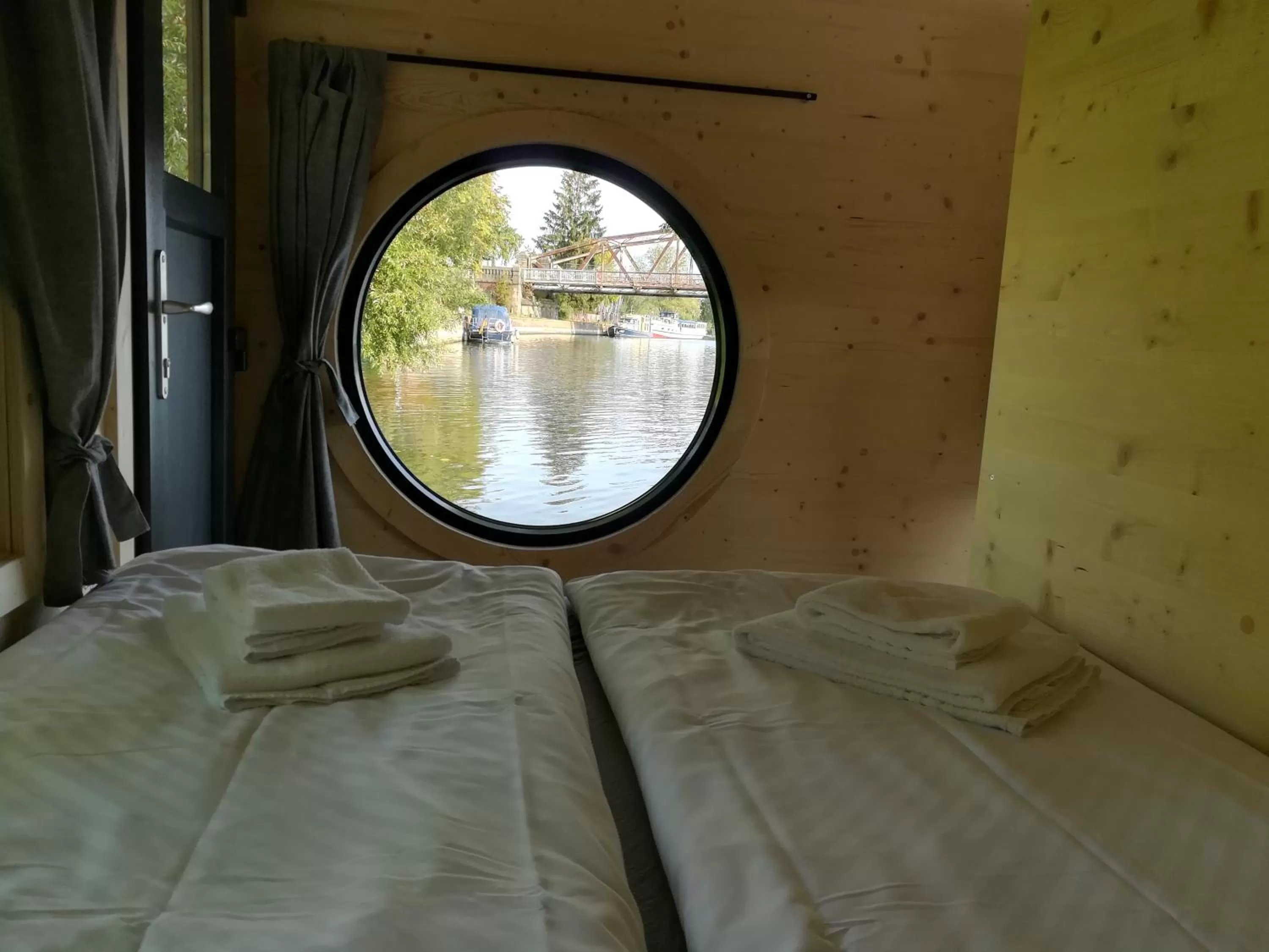 Bed in Gästehaus Schloss Plaue