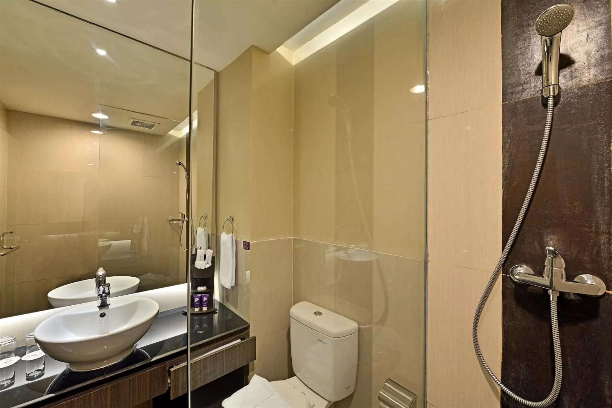 Bathroom in Grand Tjokro Jakarta