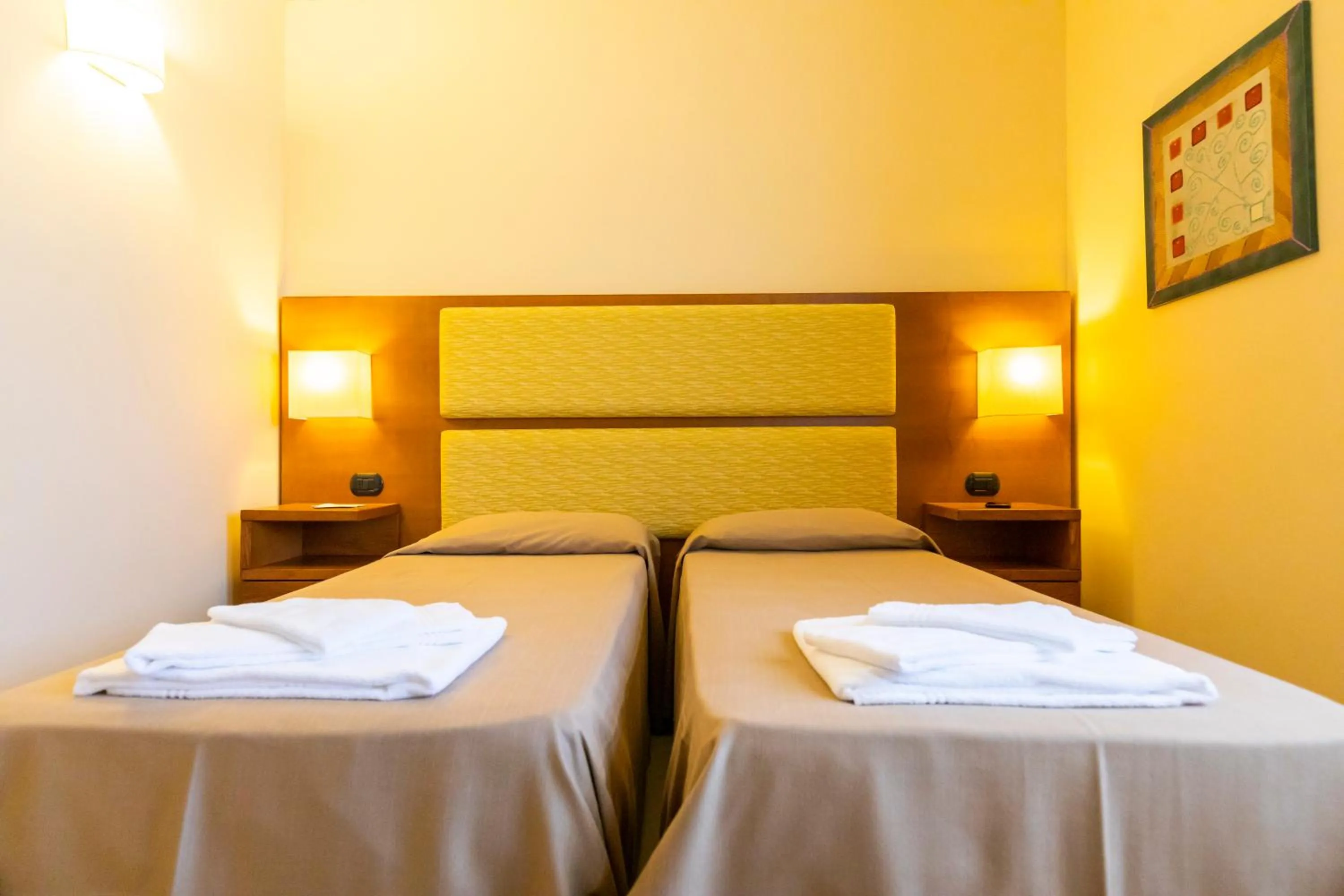 Bedroom, Bed in Tropis Hotel