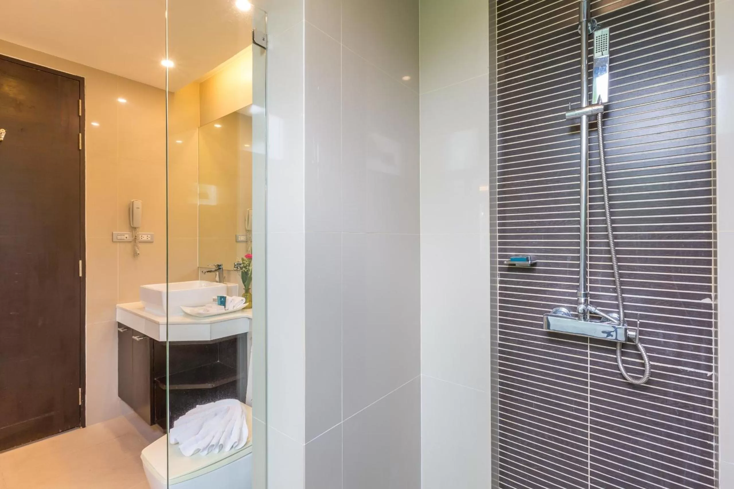 Shower in Wyndham Sea Pearl Resort, Phuket