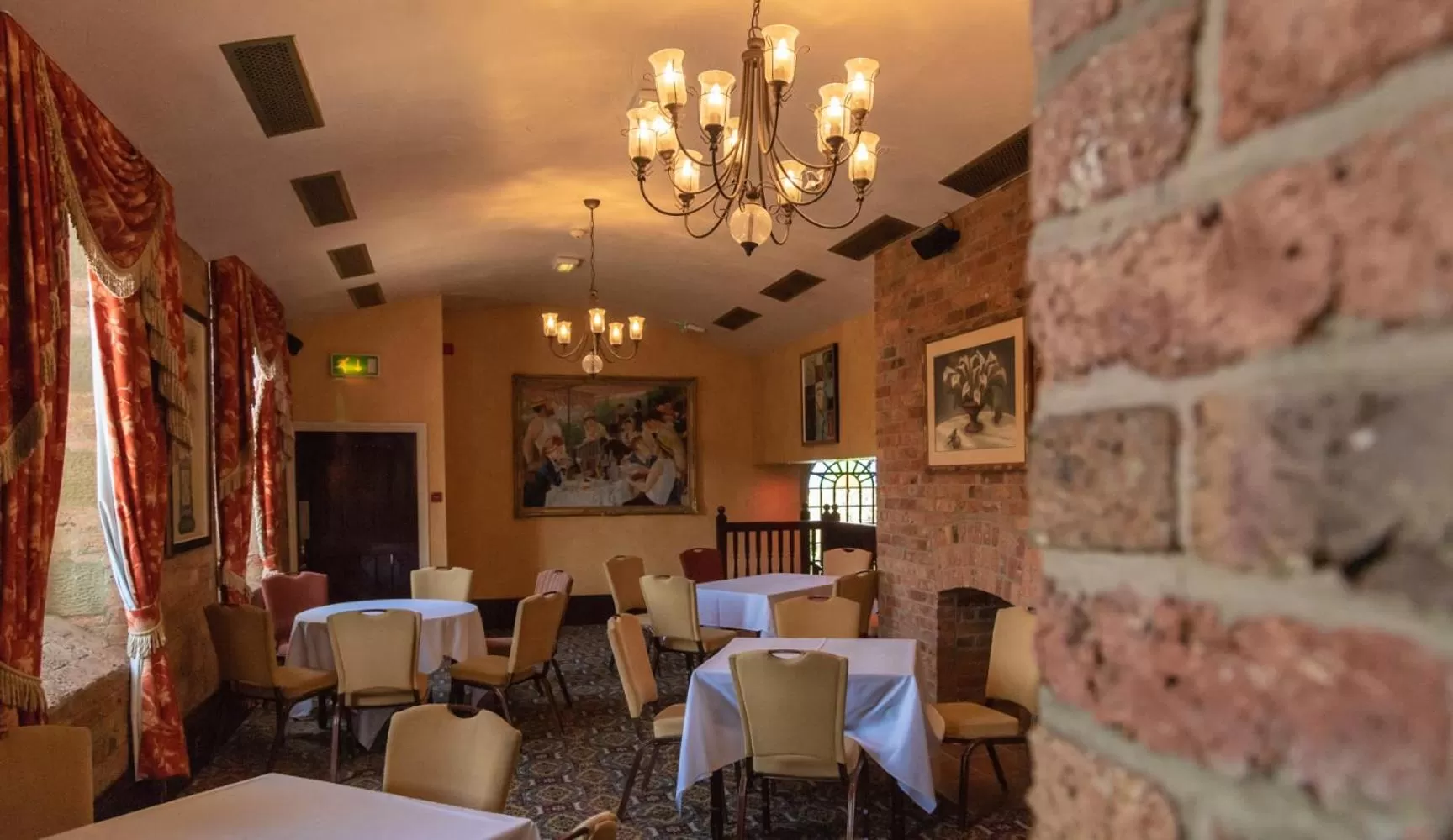 Restaurant/places to eat in Garrison Hotel