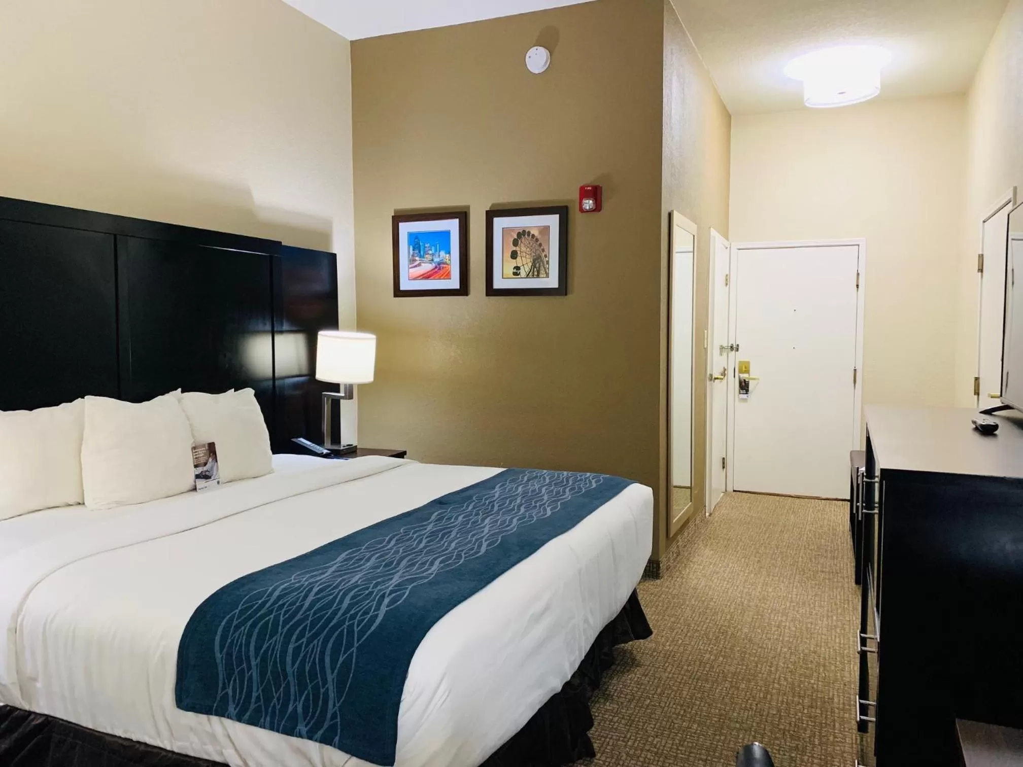 Bed in Comfort Inn & Suites Atlanta-Smyrna