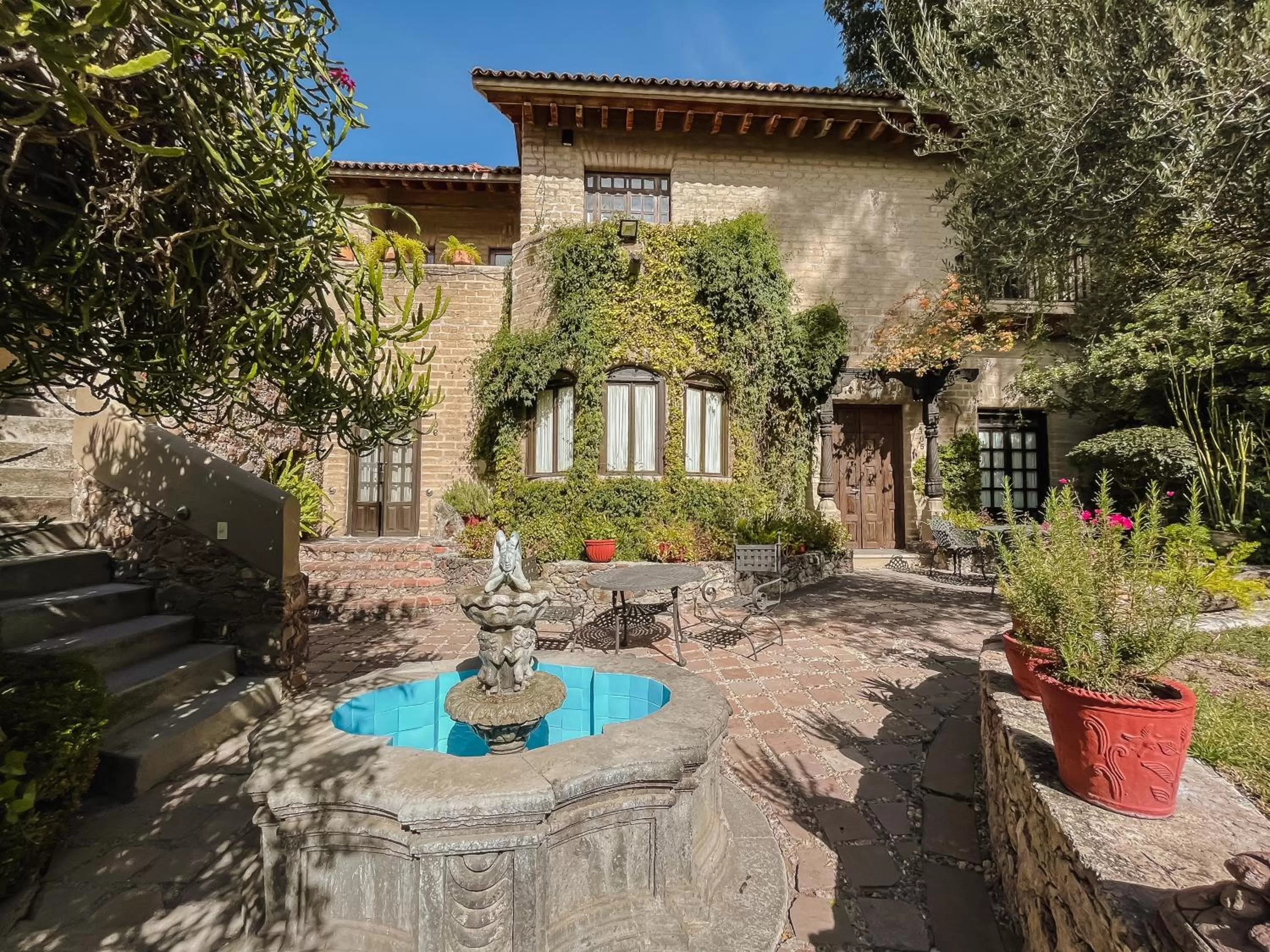 Property building in Casa Liza