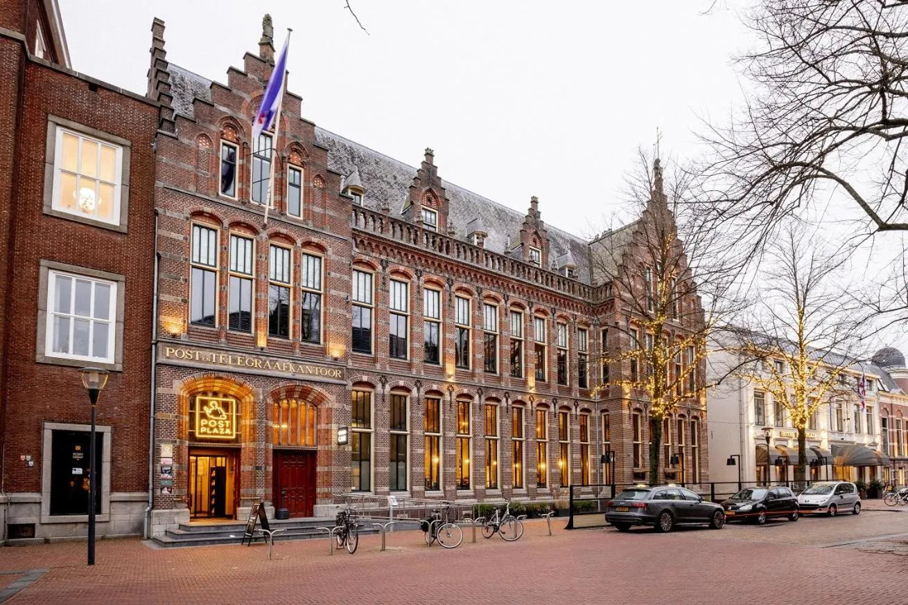 Property building in Post-Plaza Hotel & Grand Café