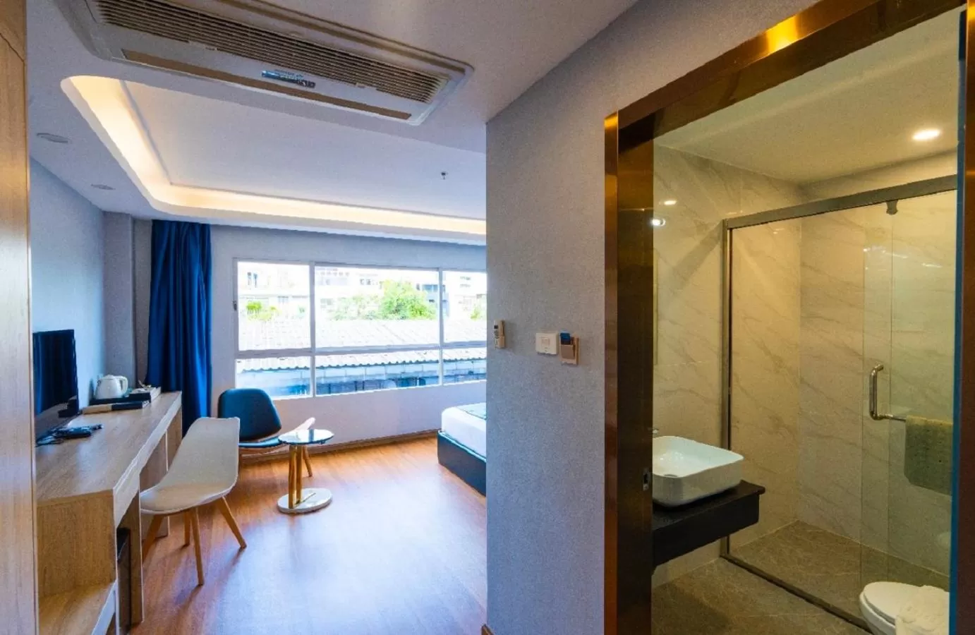 Photo of the whole room in Sapphire Hotel Silom Bangkok