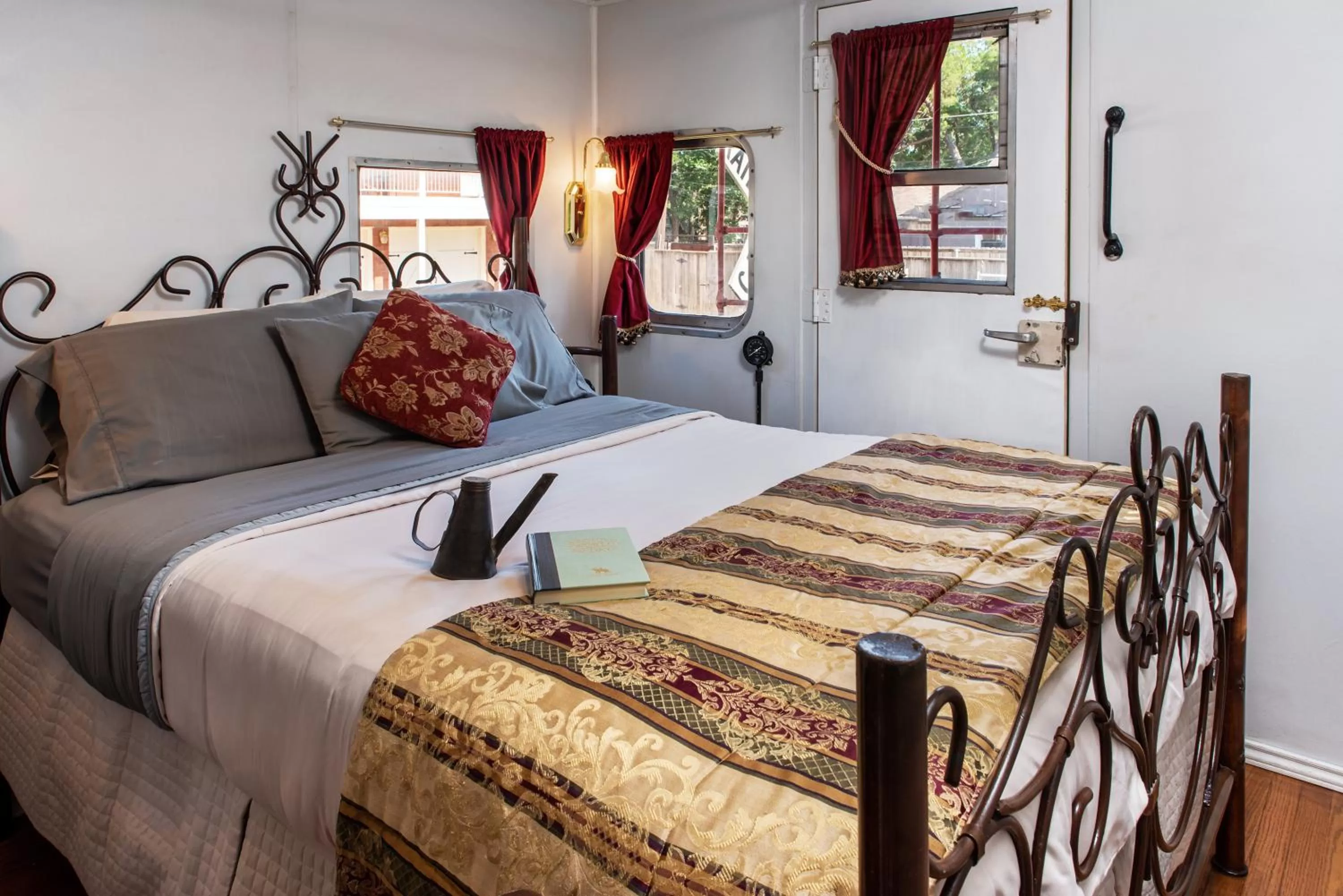 Bed in Woodrow House Bed & Breakfast