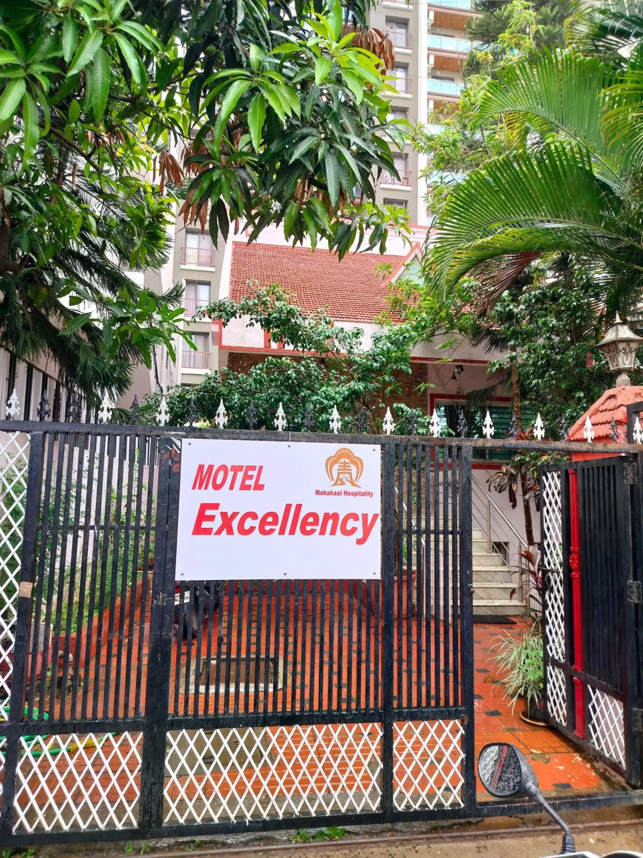 Facade/entrance in OYO Flagship 87488 Motel Excellency