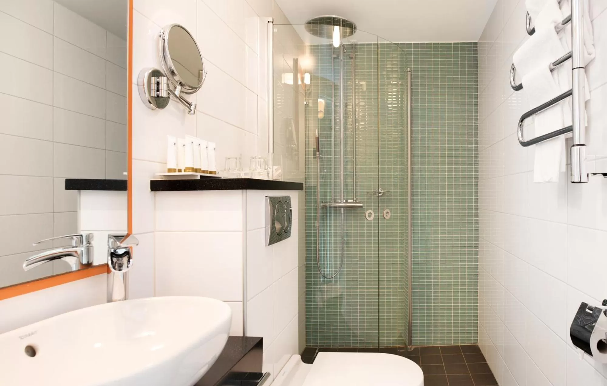 Bathroom in ProfilHotels Savoy