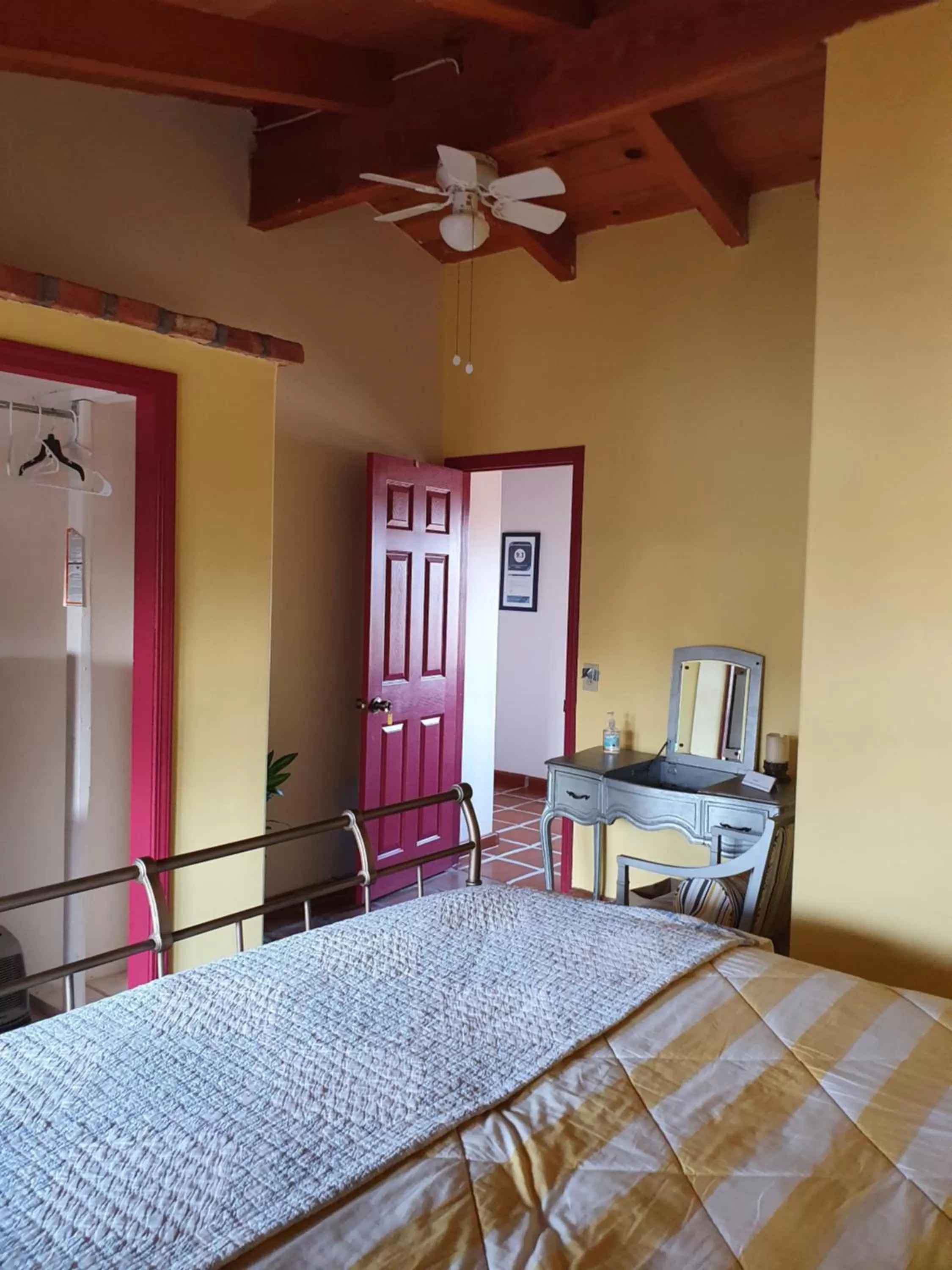 Photo of the whole room, Bed in Hacienda Rancho Santini