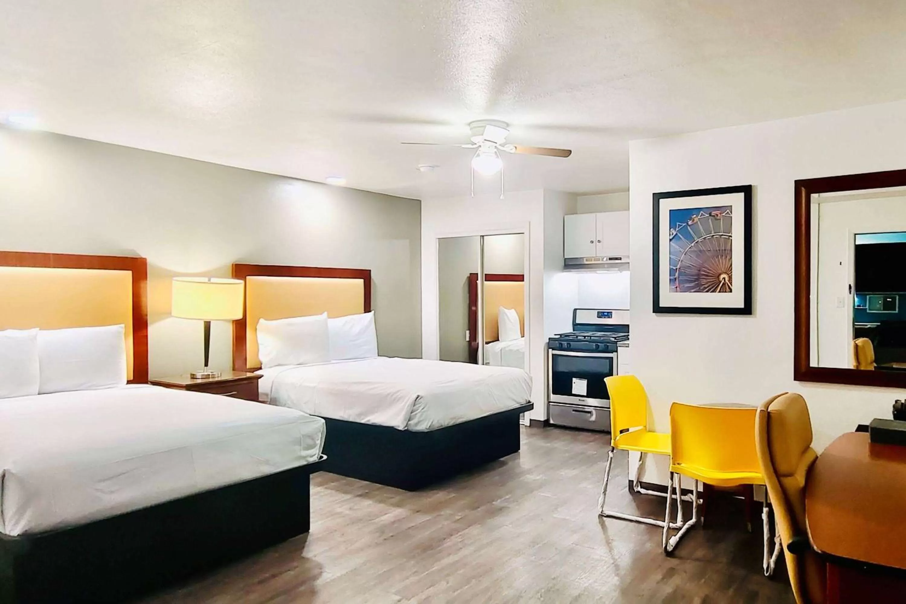Photo of the whole room, Bed in Oceanside Inn & Suites, a Days Inn by Wyndham