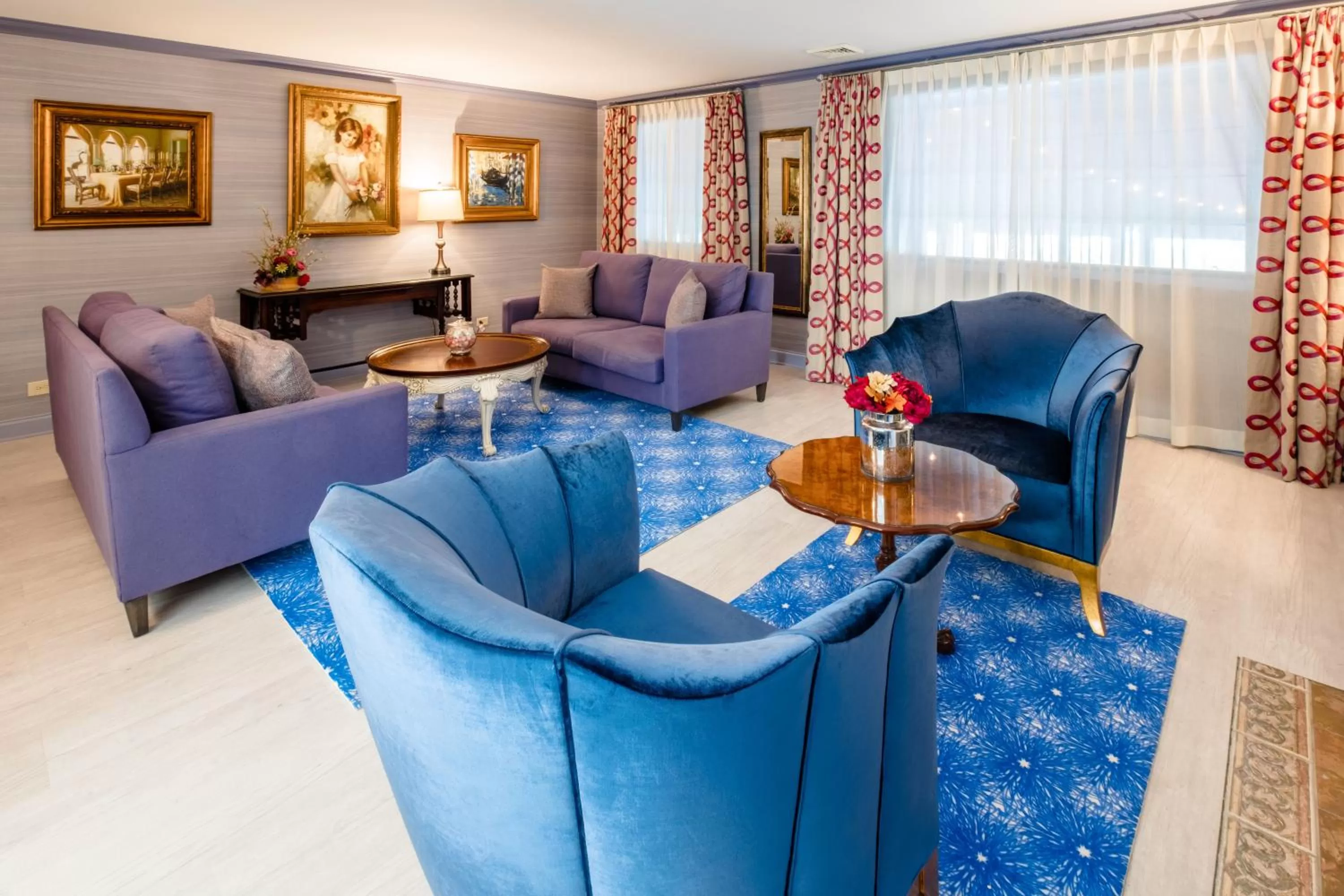 Living room in Red Coach Inn