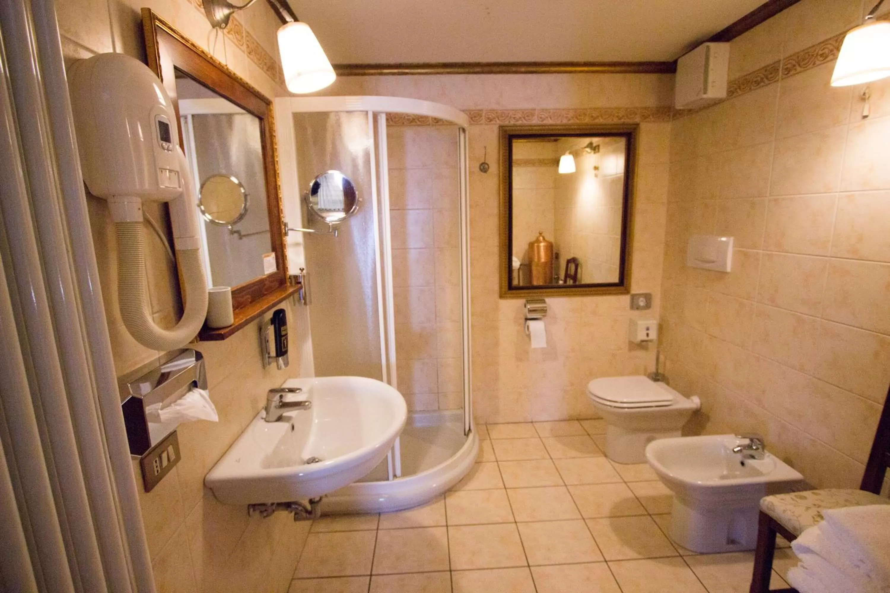 Shower, Bathroom in Le Fate Corbezzole