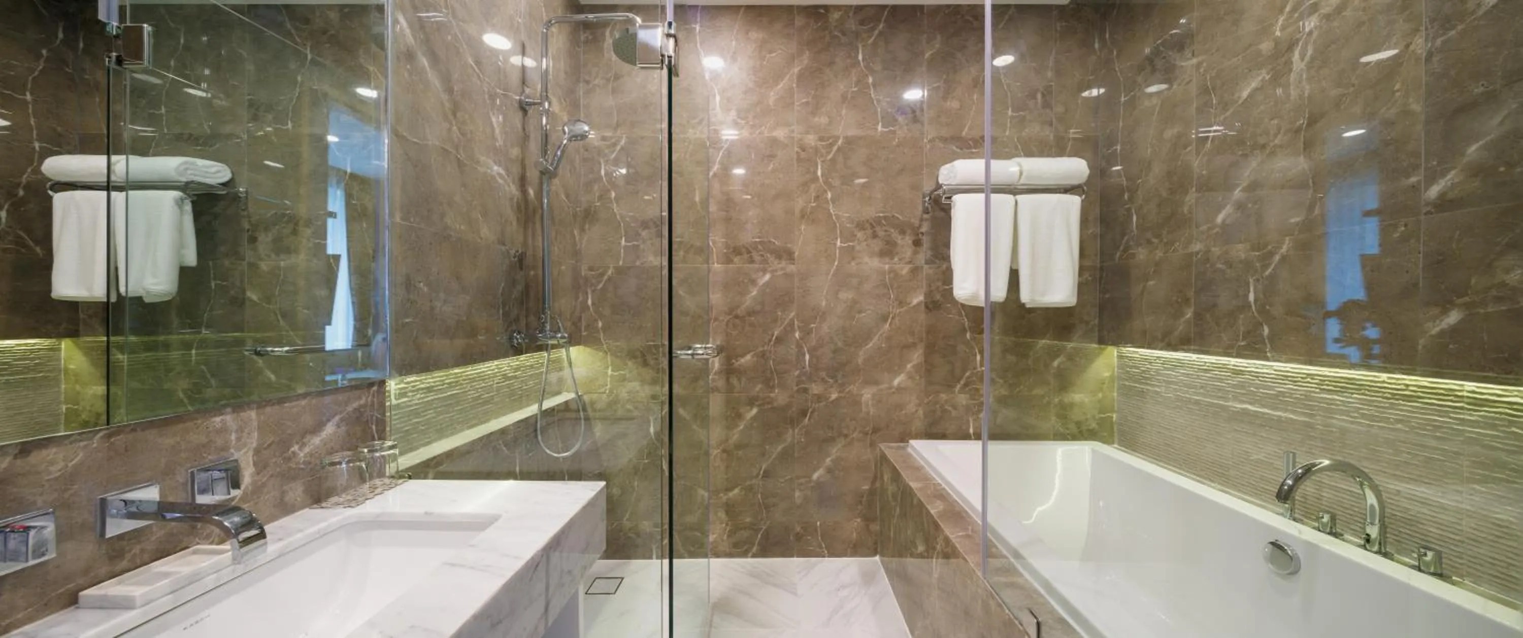 Shower in Parc Borough City Resort