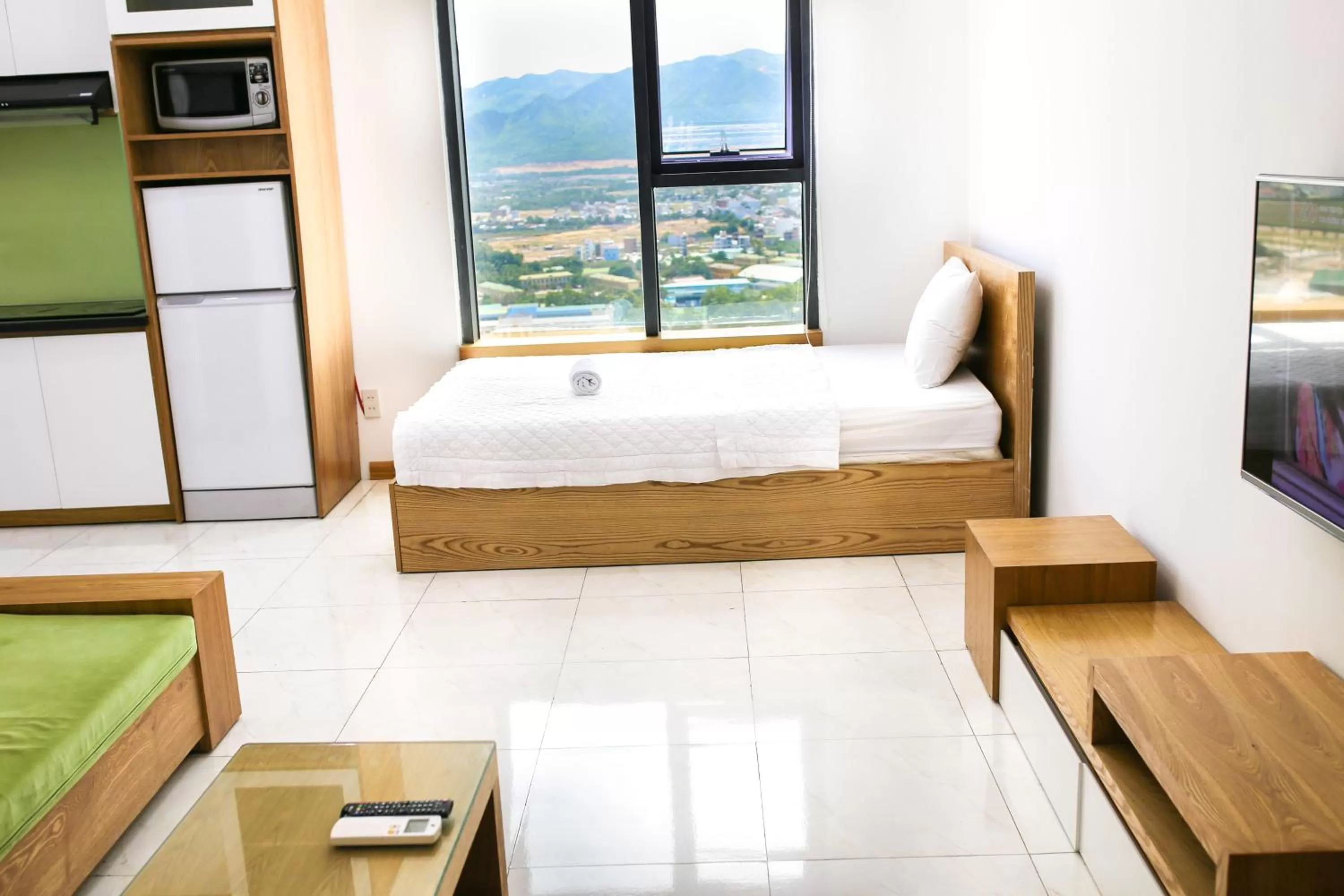 Apartment with City View in Gold Ocean Apartment