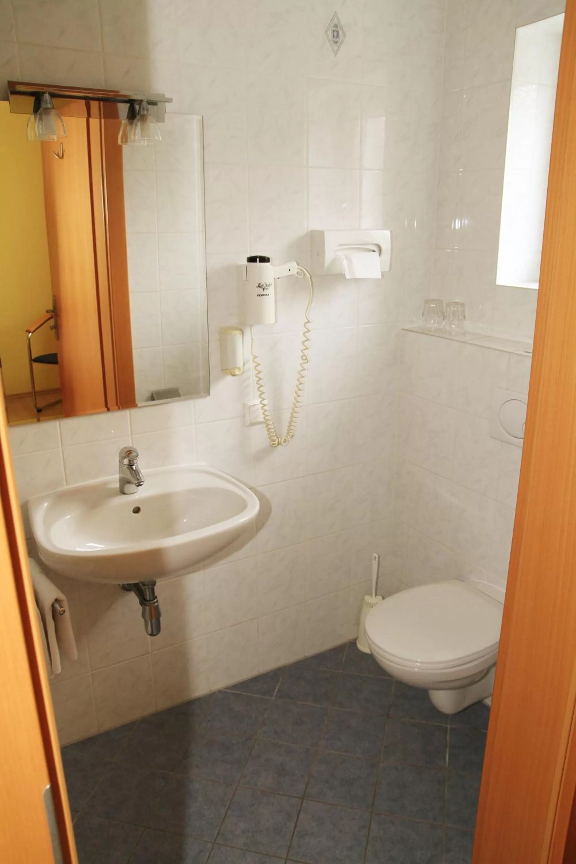 Bathroom in Hotel Highway - Bed & Breakfast