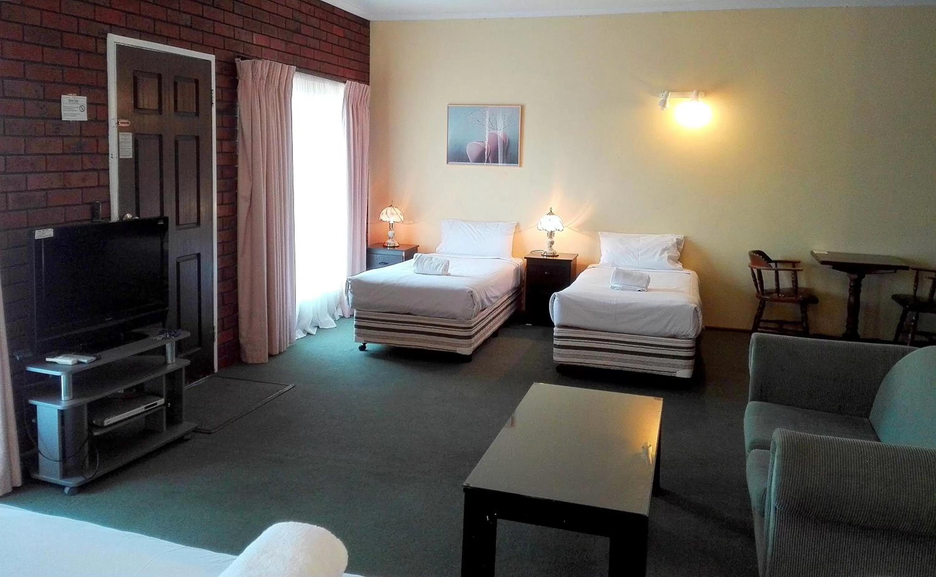 Bedroom, Bed in Glen Inn