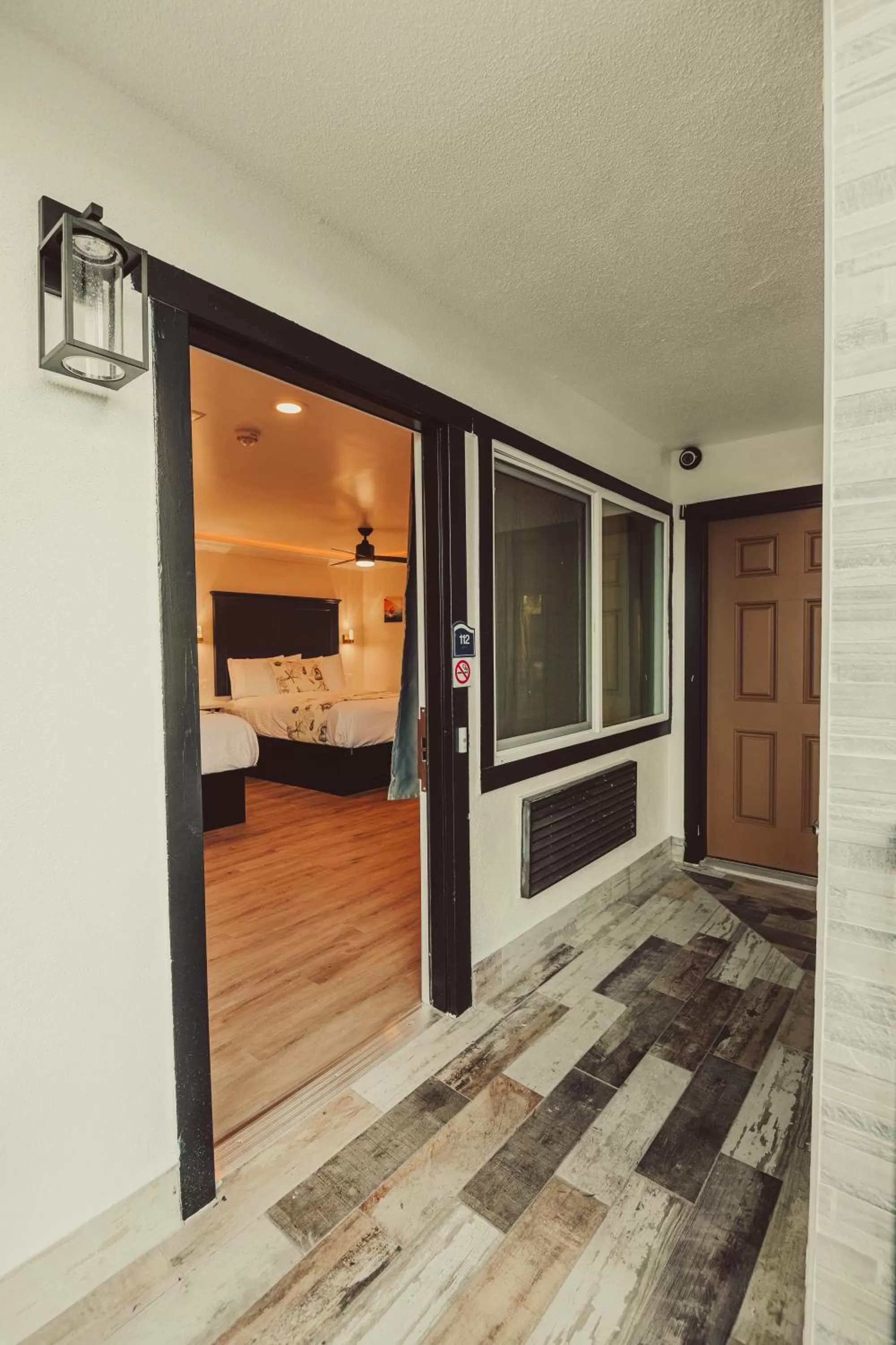 Facade/entrance in Blufftop Inn & Suites - Wharf/Restaurant District