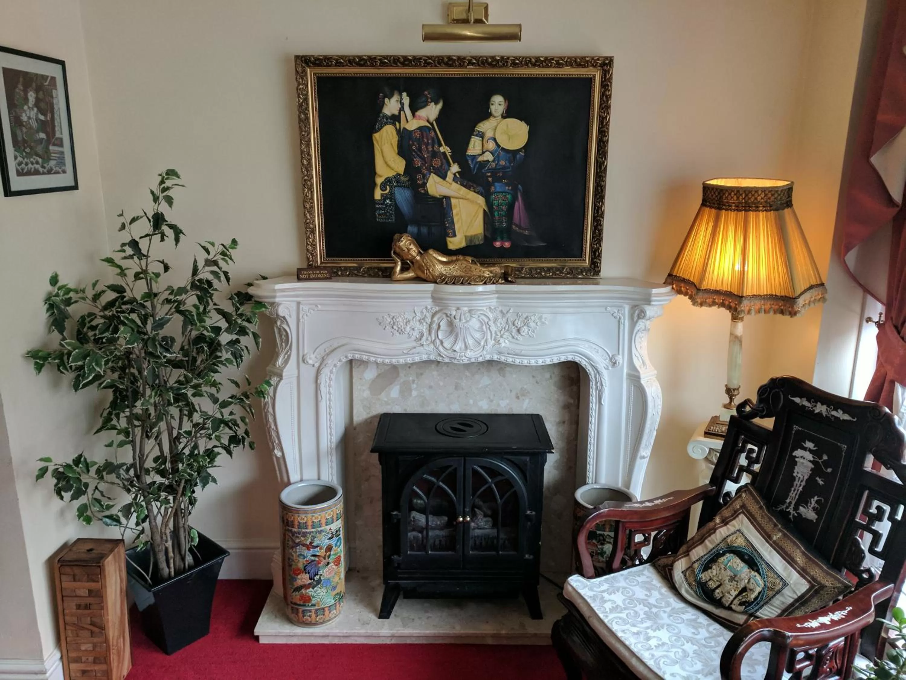 Communal lounge/ TV room in The New Guilderoy Hotel