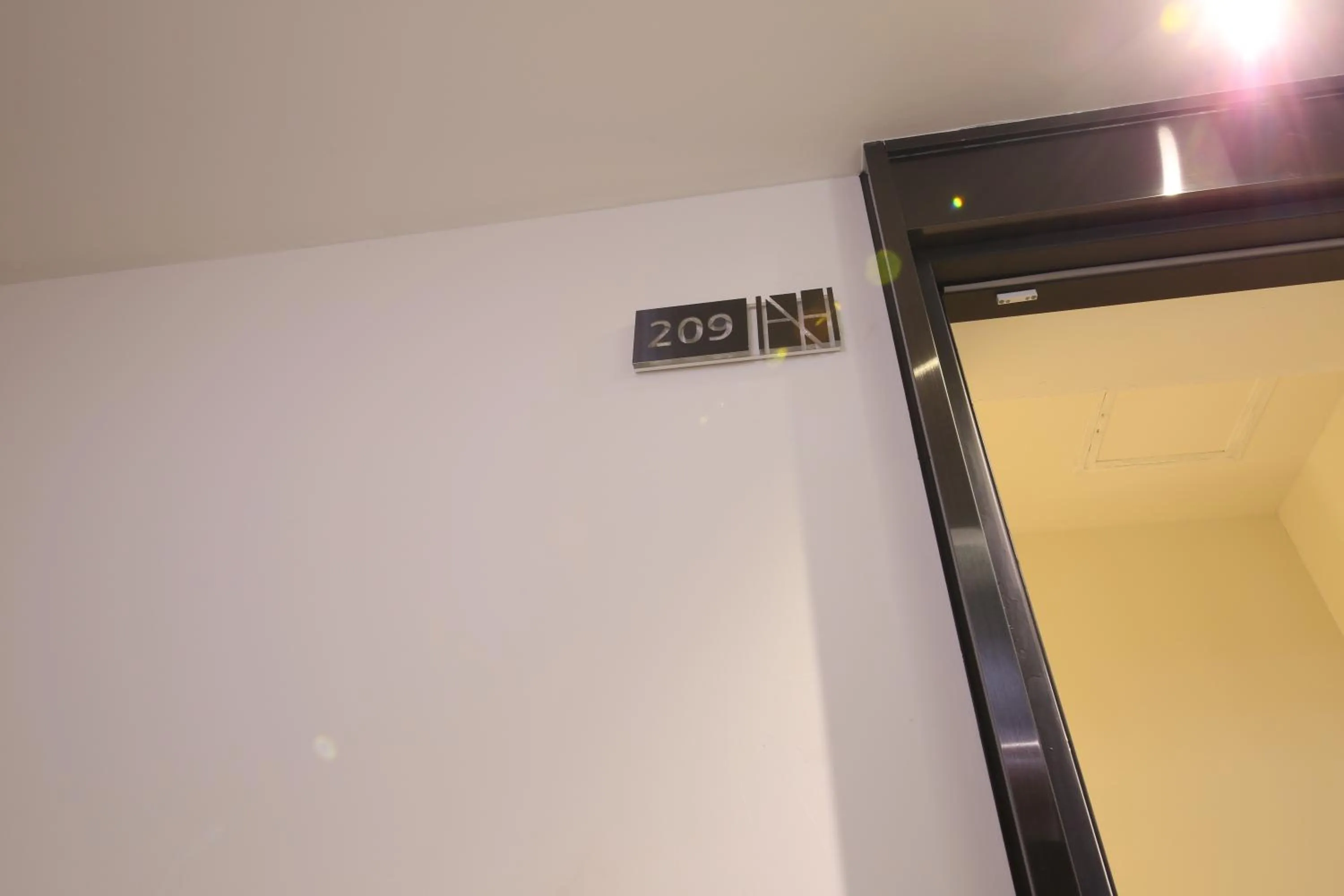 Logo/Certificate/Sign in Avenue Hotel