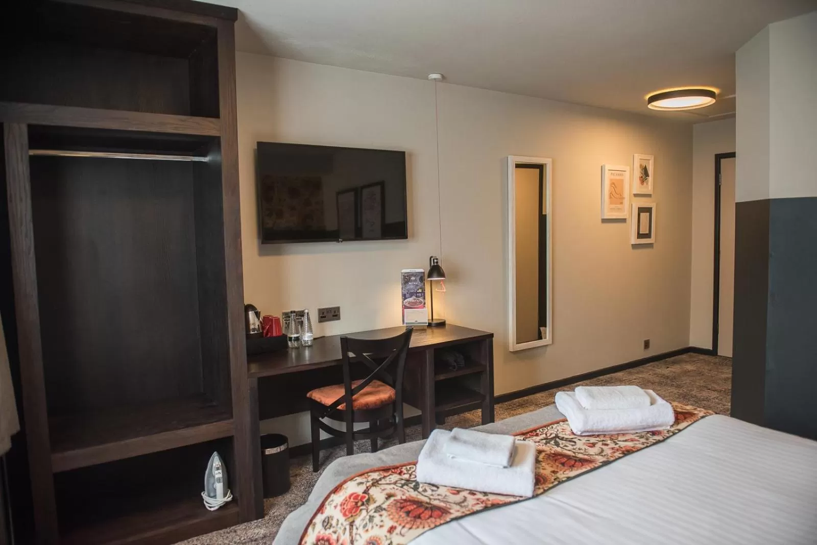 TV and multimedia, Bed in Cat & Lion Country Pub and Hotel