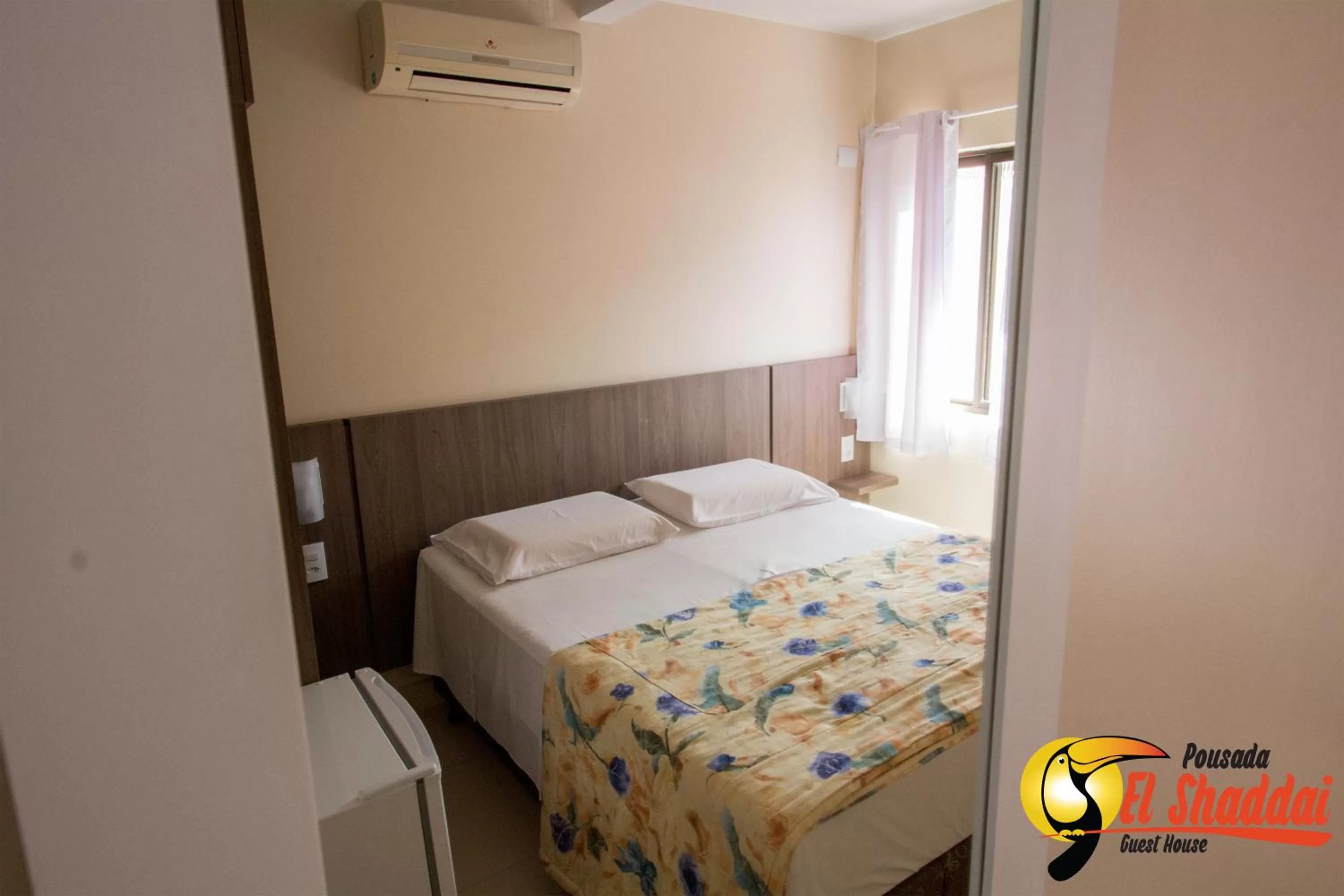 Shower, Bed in Pousada El Shaddai