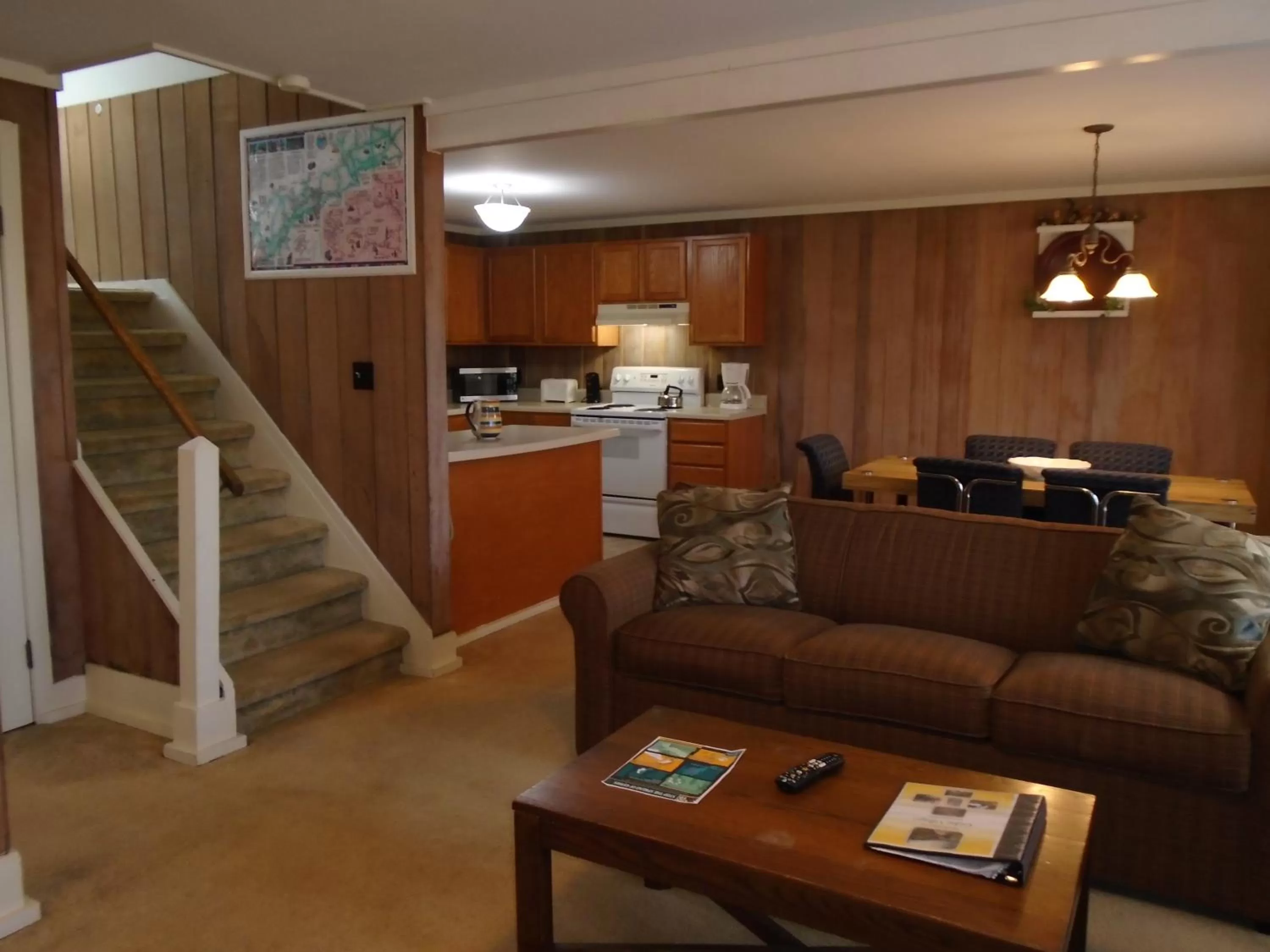 Kitchen or kitchenette, Seating Area in Cedar Village Condominiums