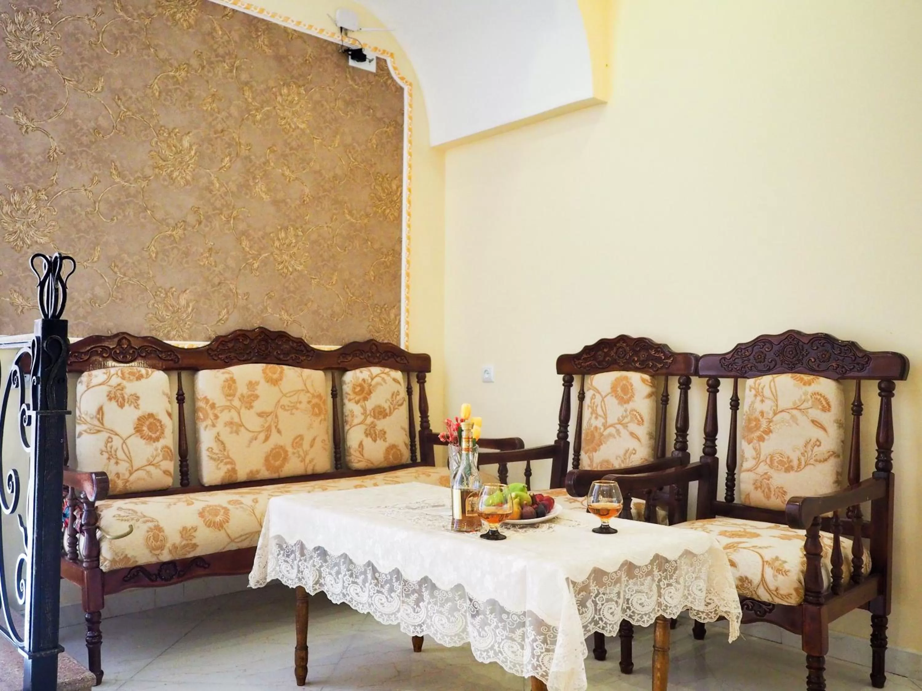 Seating area in Kirch Hotel & Restaurant