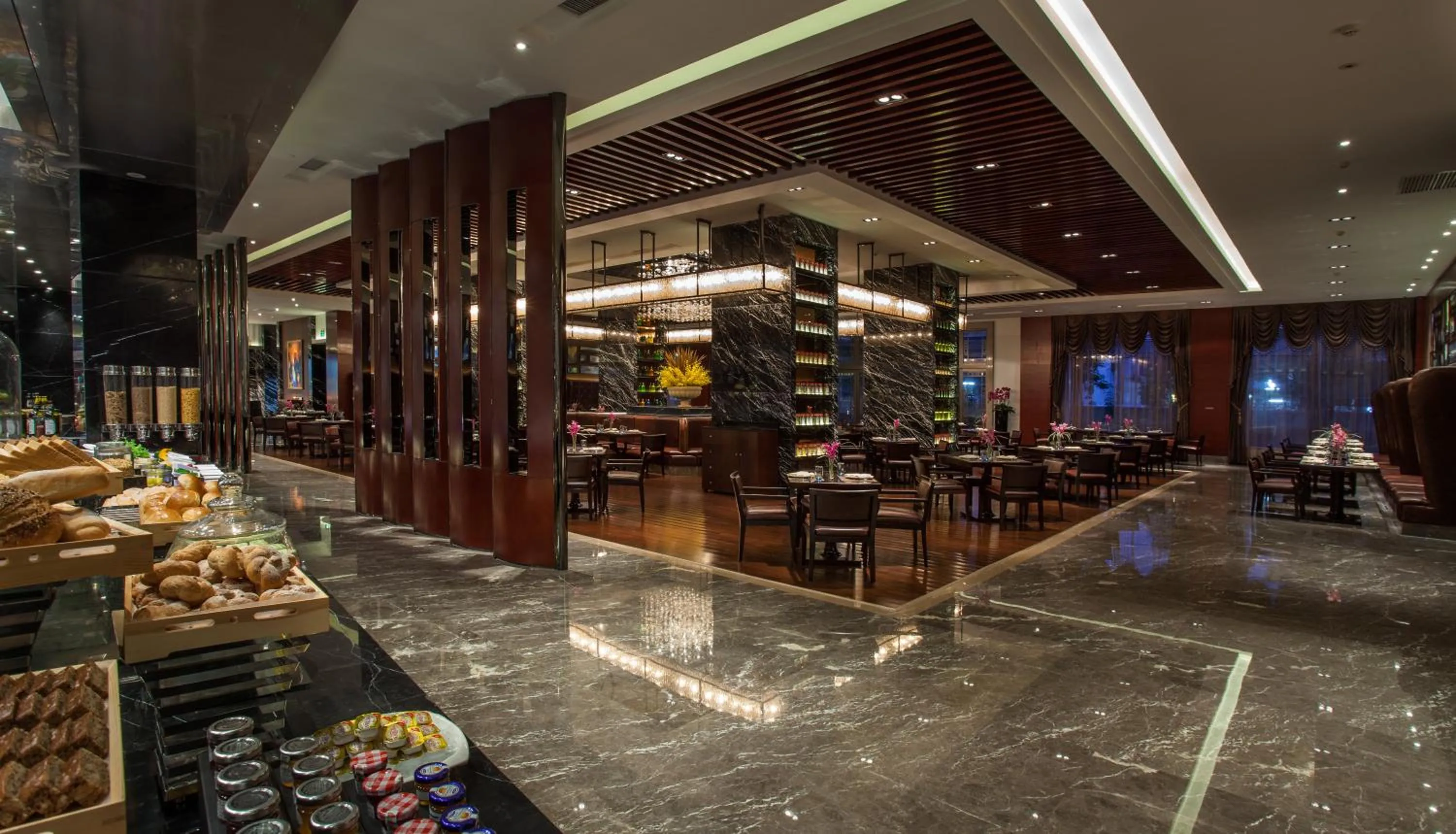 Restaurant/places to eat in Holiday Inn Foshan Nanhai Central by IHG