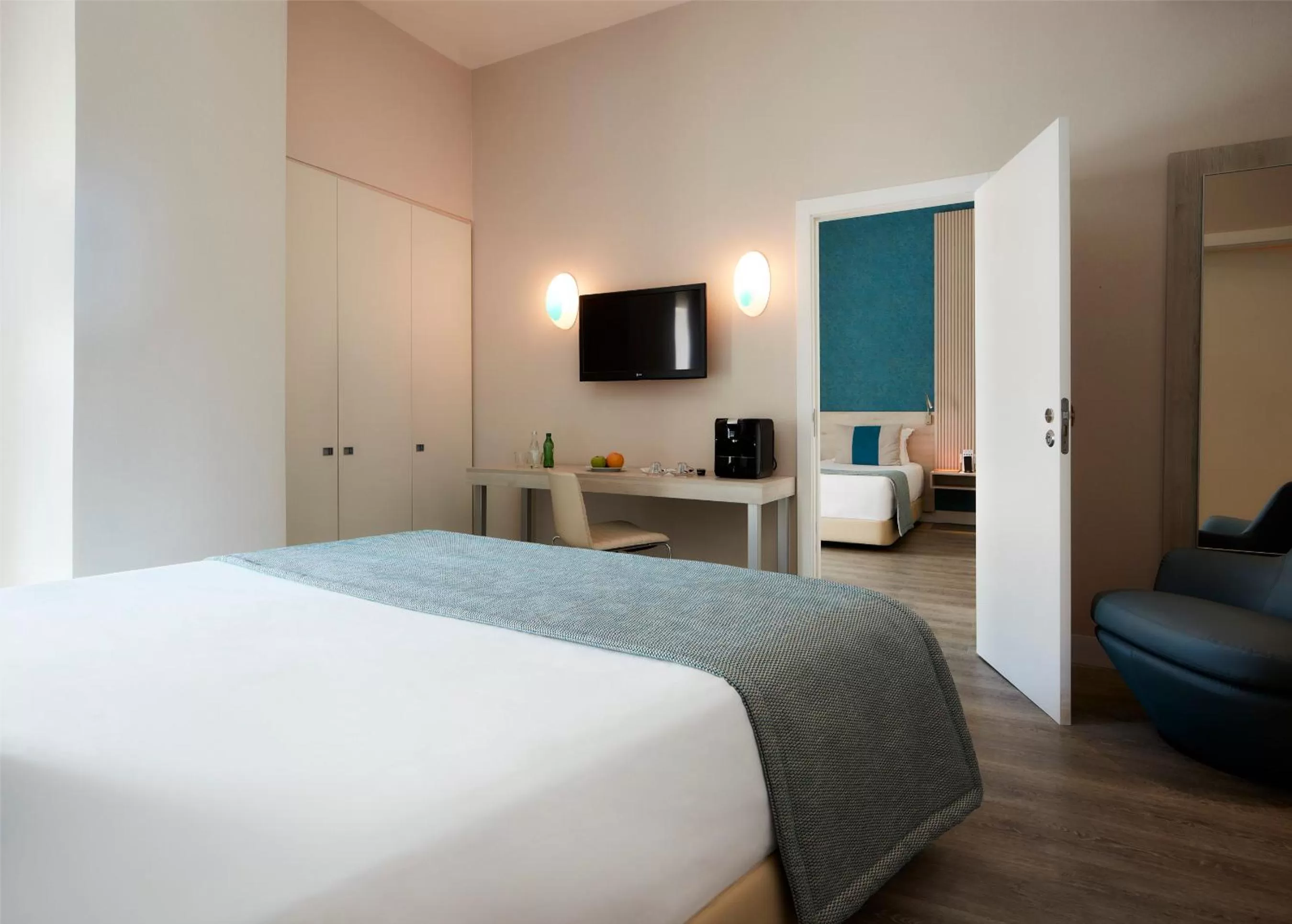 Photo of the whole room, Bed in Occidental Faro