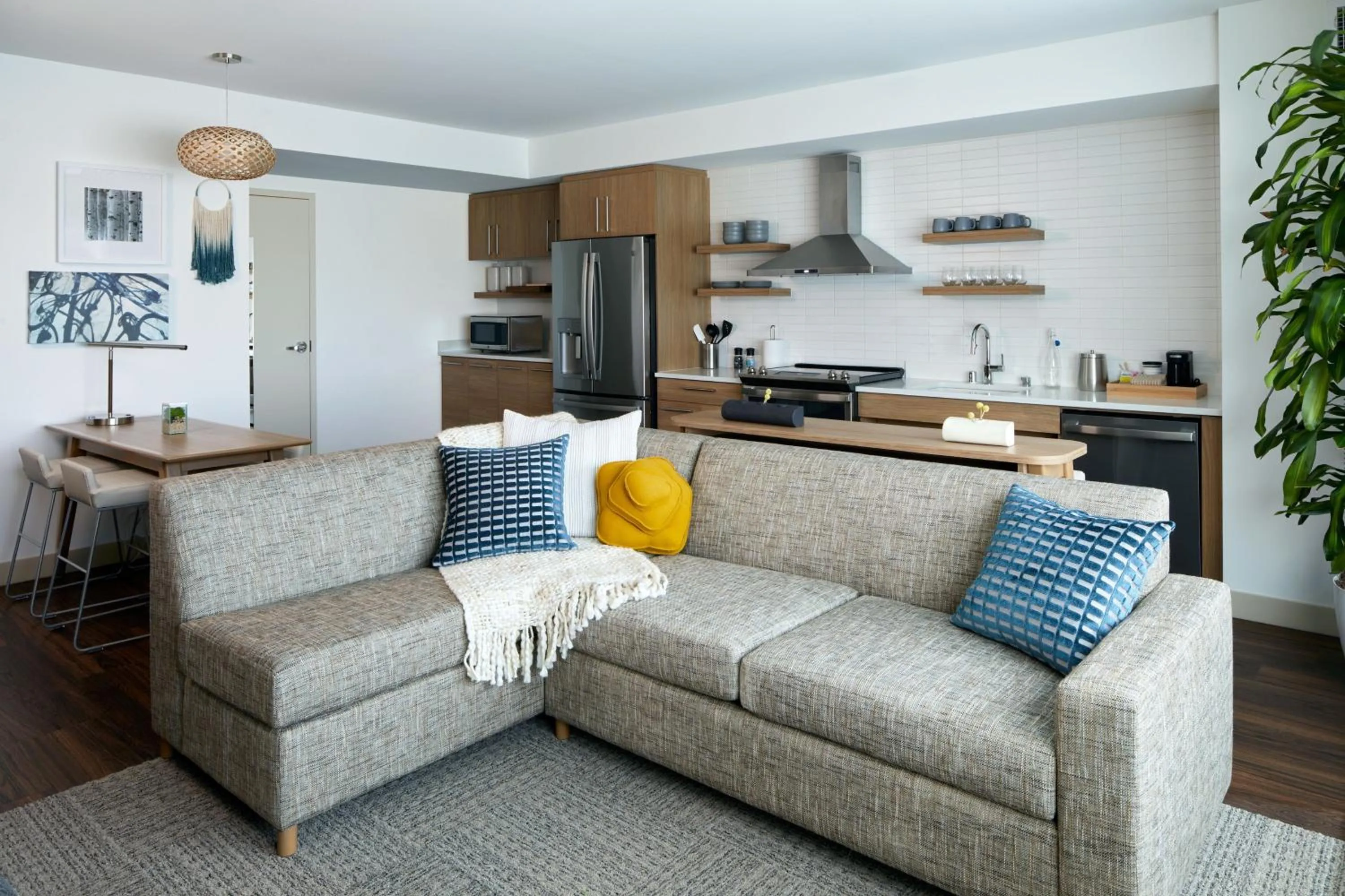 Photo of the whole room in Element Irvine