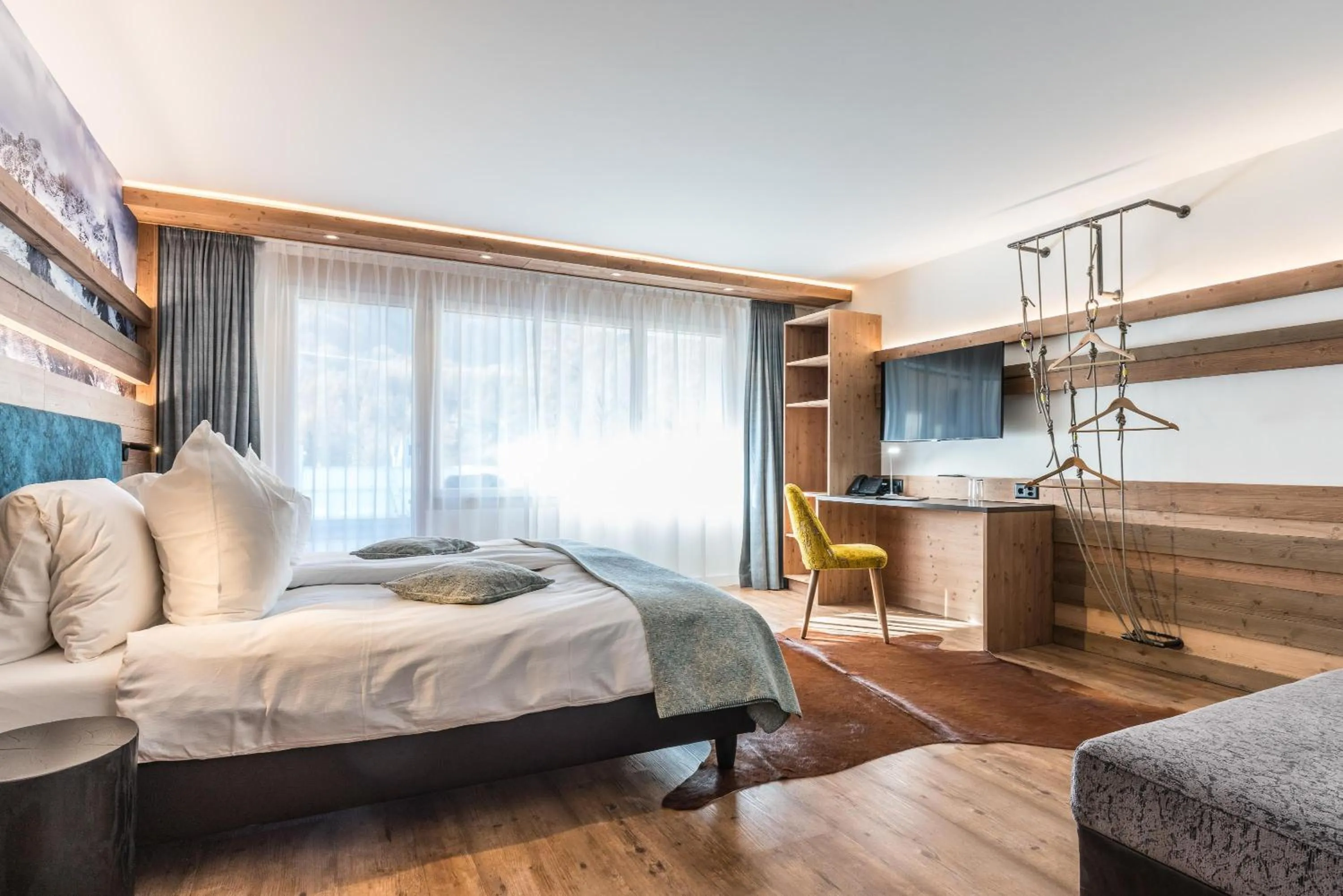 Photo of the whole room, Bed in Hotel Hemizeus & Iremia Spa