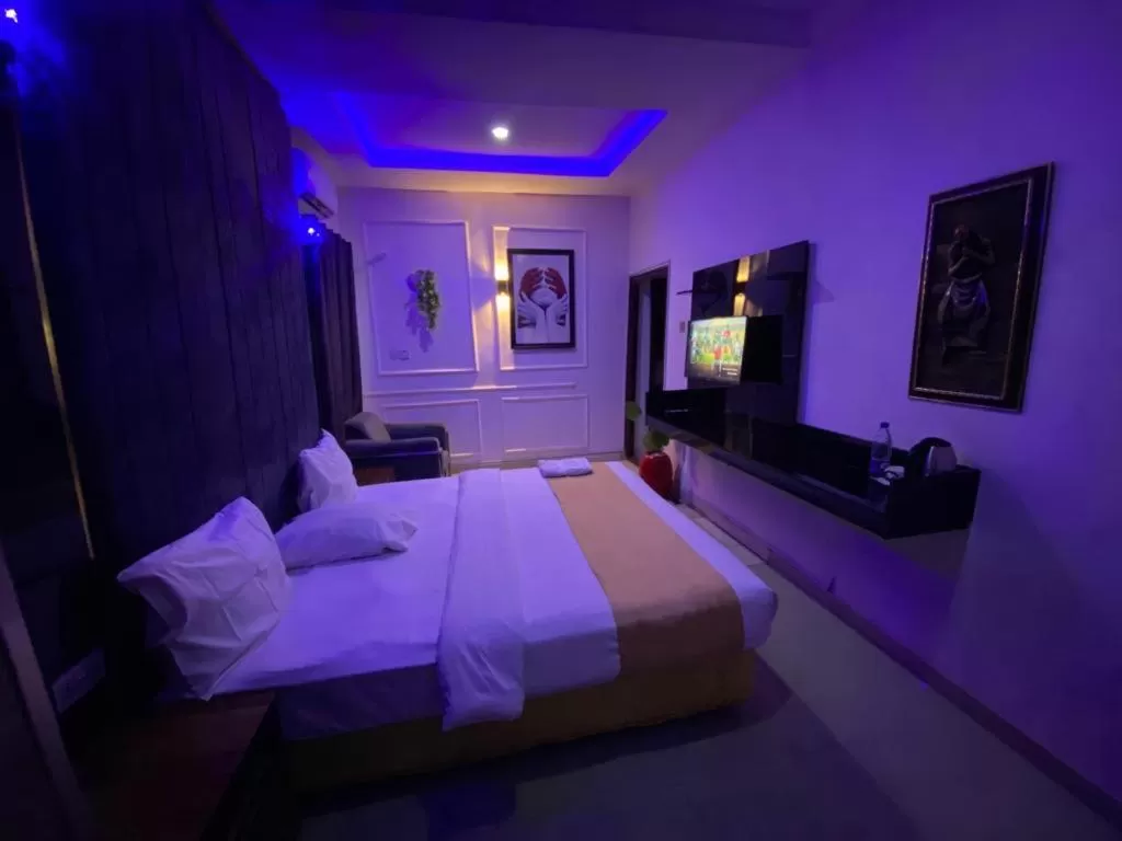 Bed in Palazzo Apartments