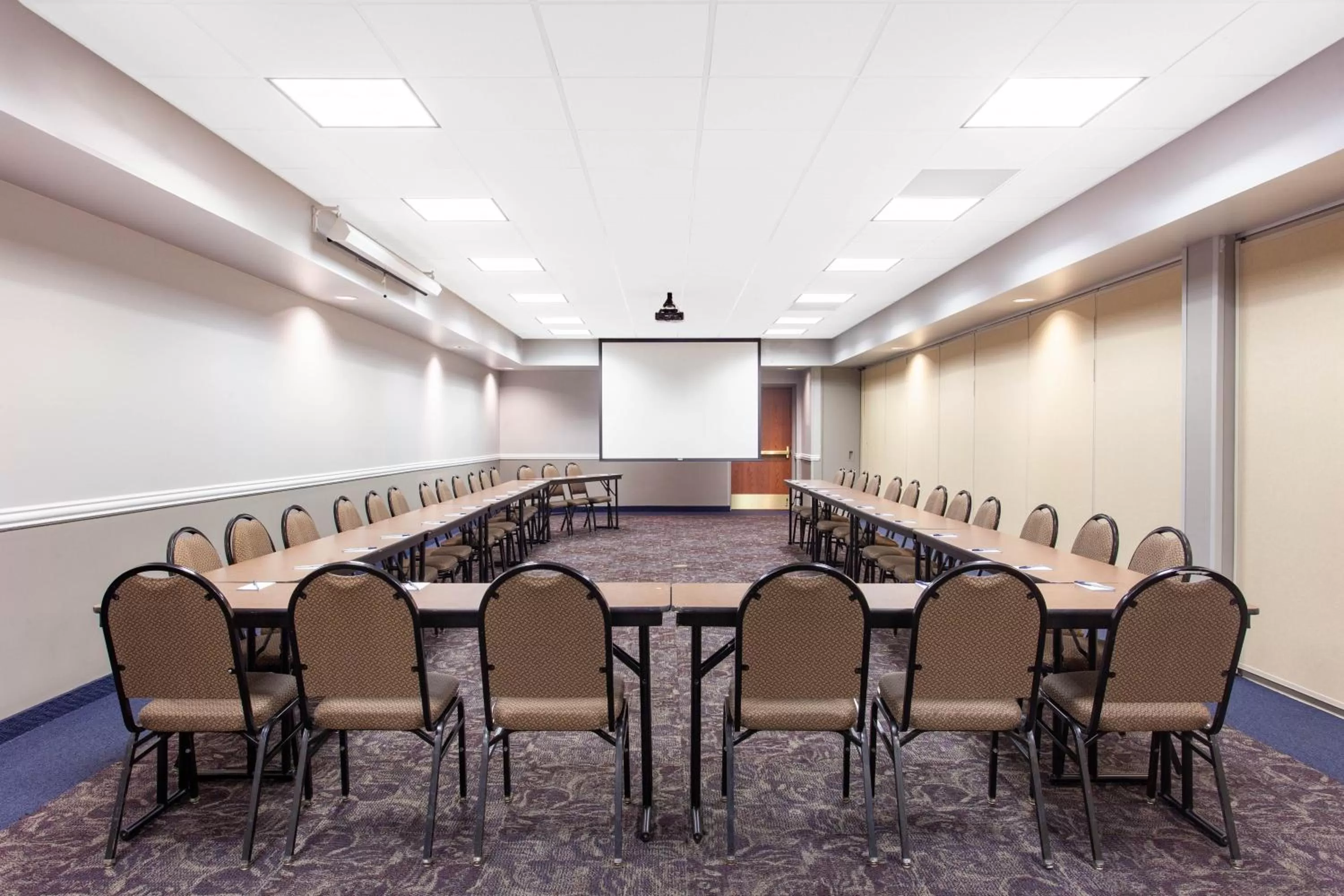 Business facilities in AmericInn by Wyndham Mankato Event Center near MSU