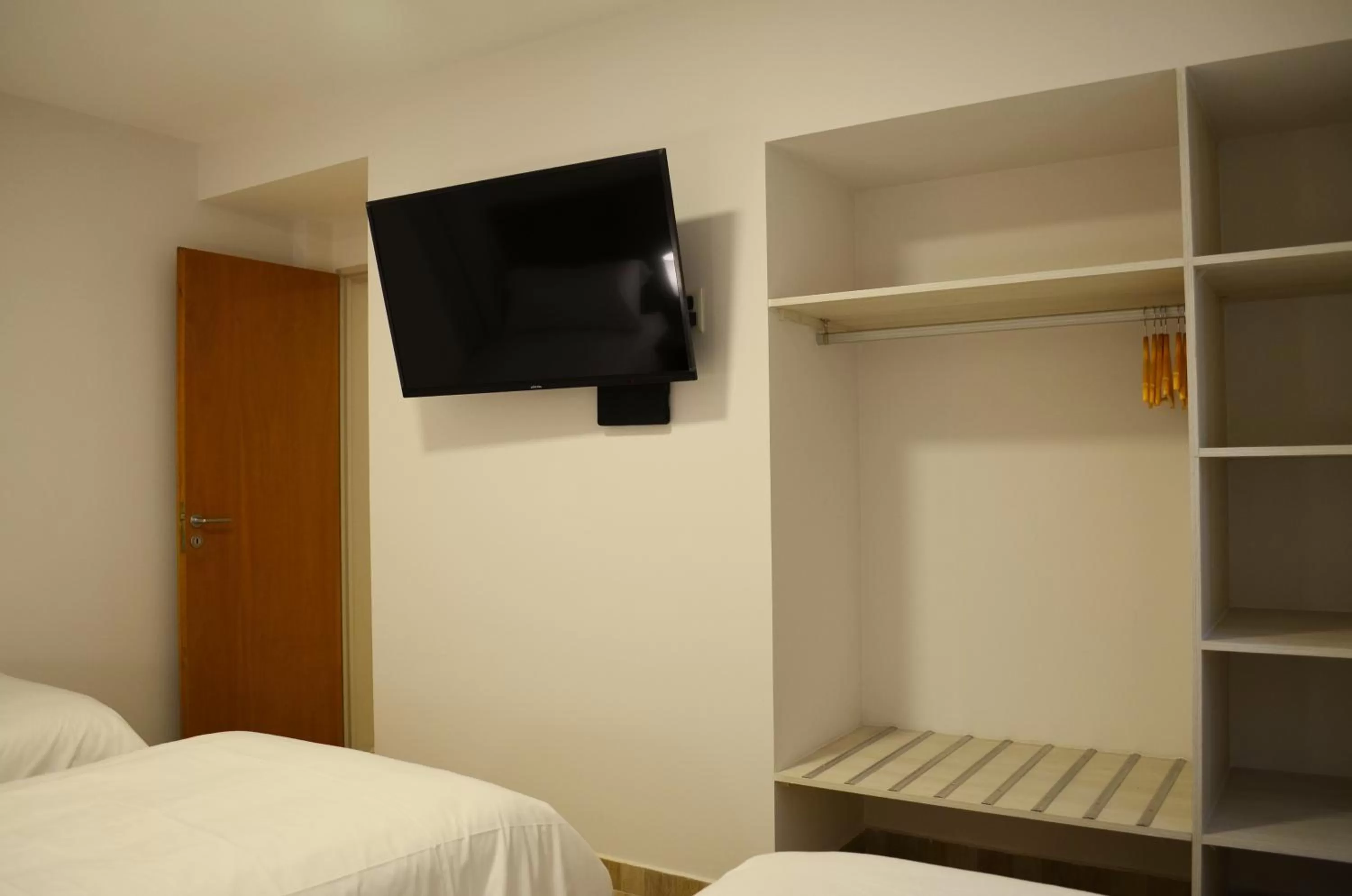 TV and multimedia, TV/Entertainment Center in Hotel Bait