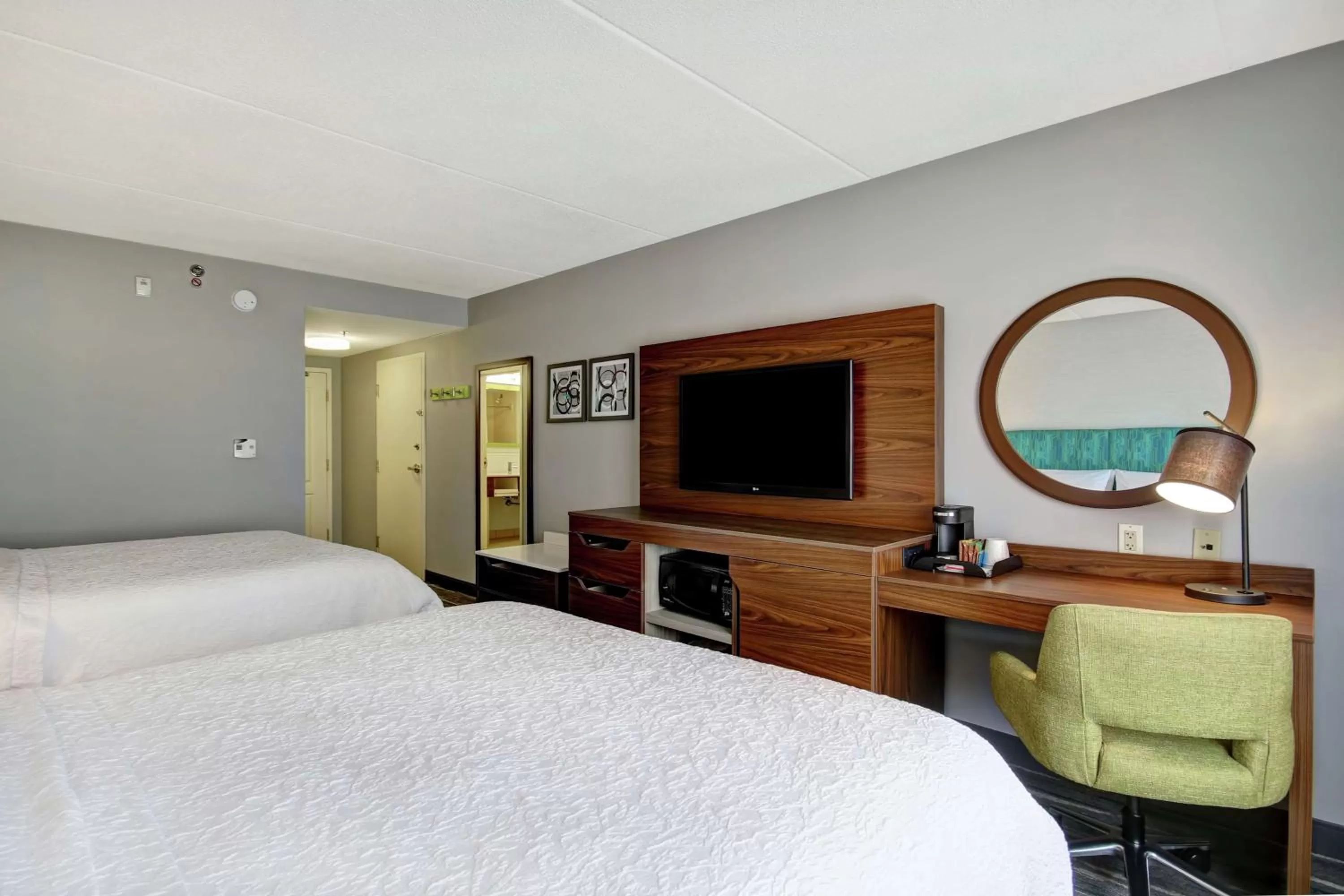 Bedroom, Bed in Hampton Inn & Suites Guelph