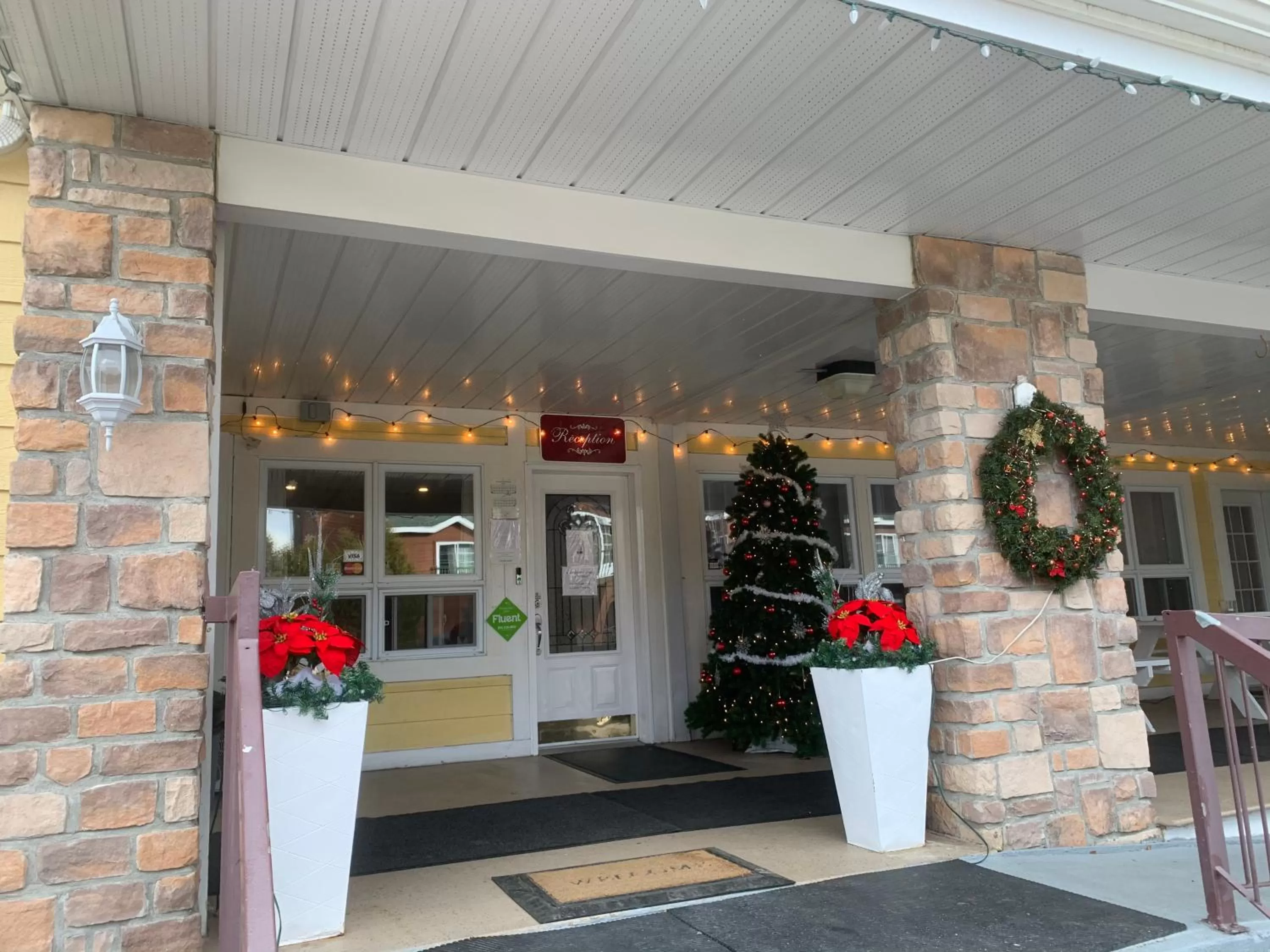 Facade/entrance in Hotel and Suites Les Laurentides