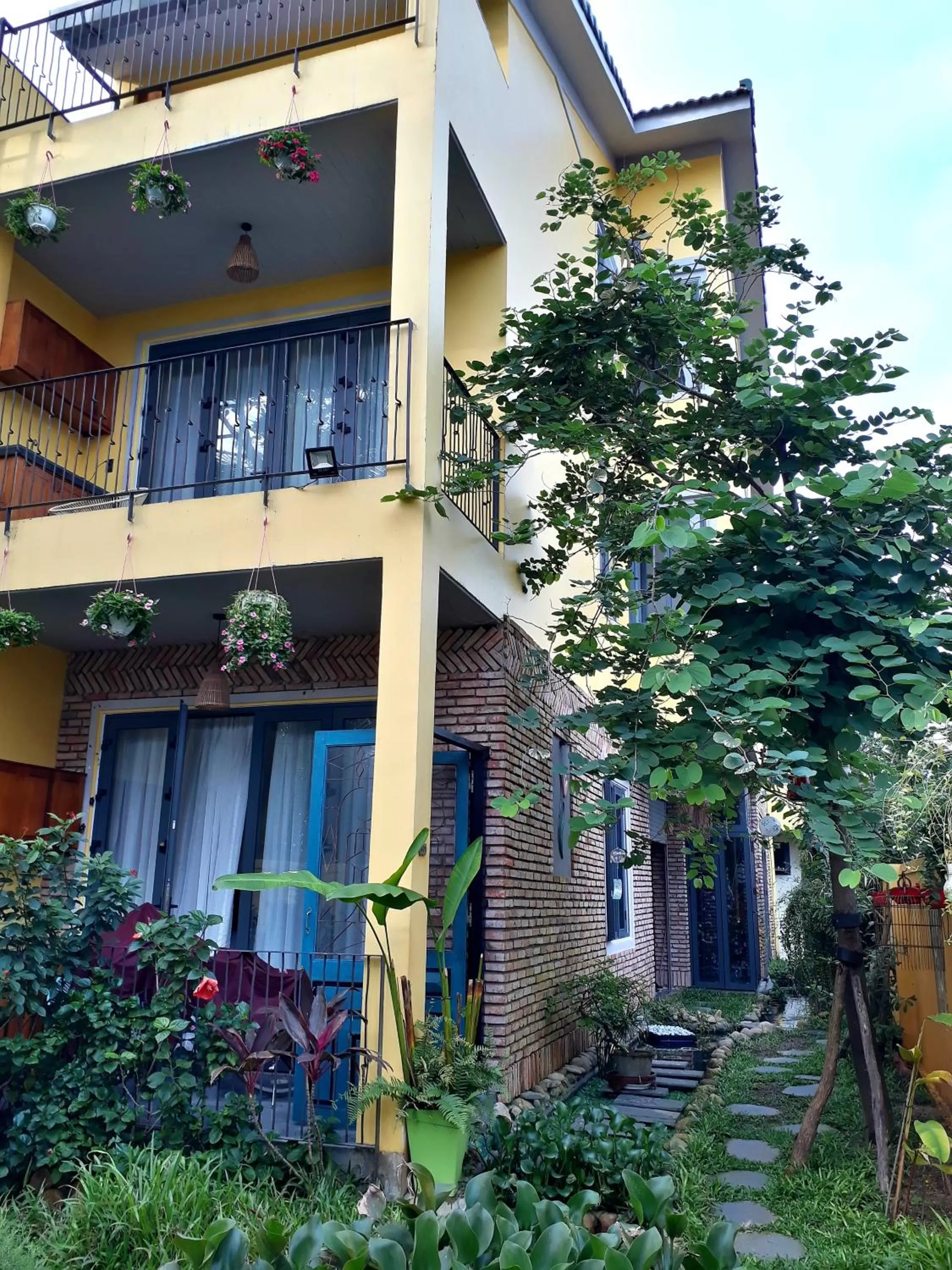 Garden in Pink Tulip Hoi An