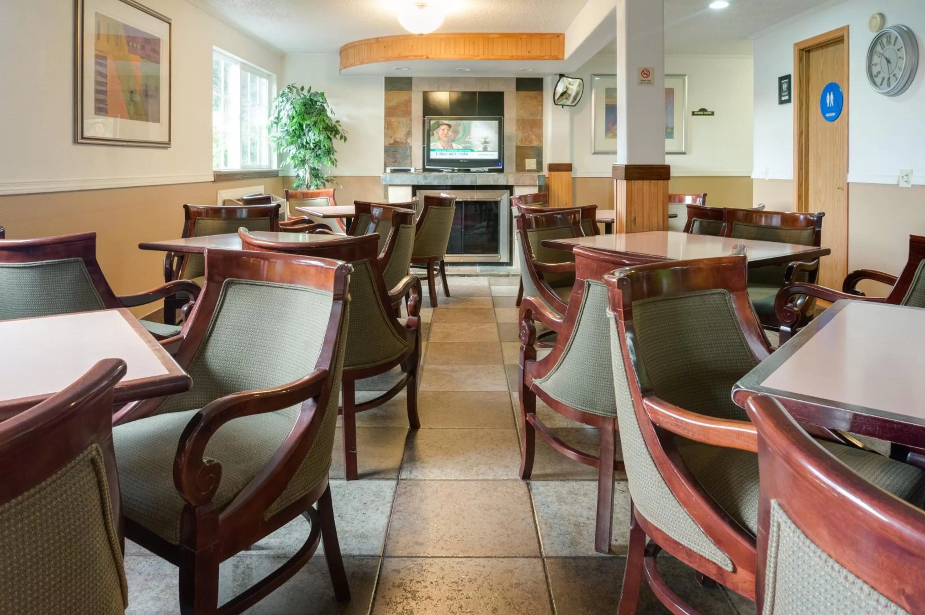 Restaurant/places to eat in GuestHouse Inn Fife