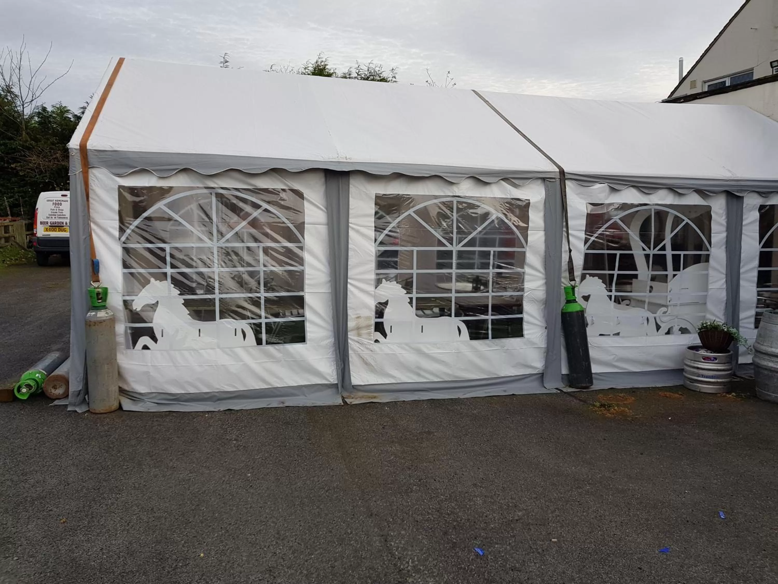 the jackdaw pub SELF CATERING STATIC CARAVAN free breakfast supplied