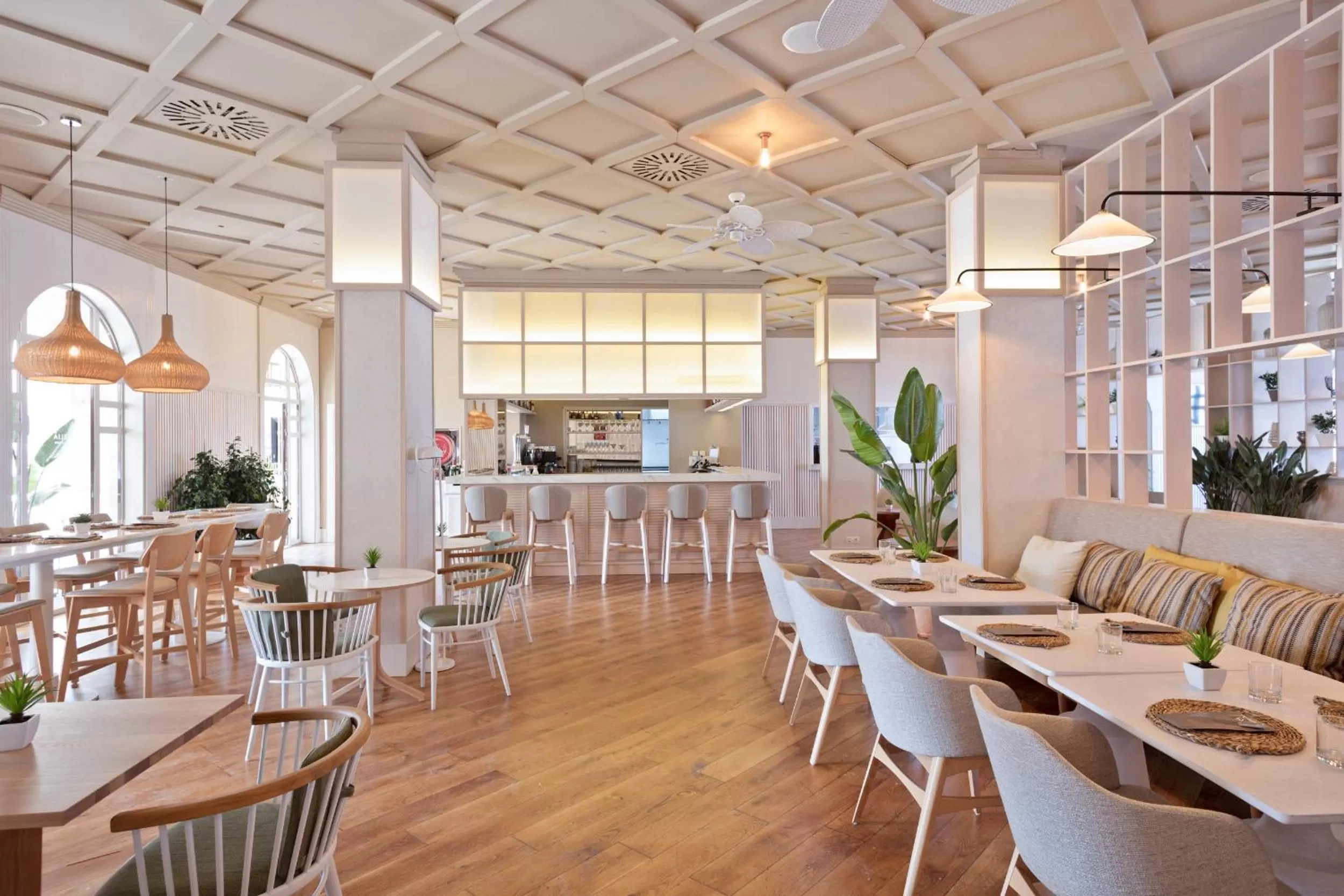 Restaurant/places to eat in Melia Villaitana