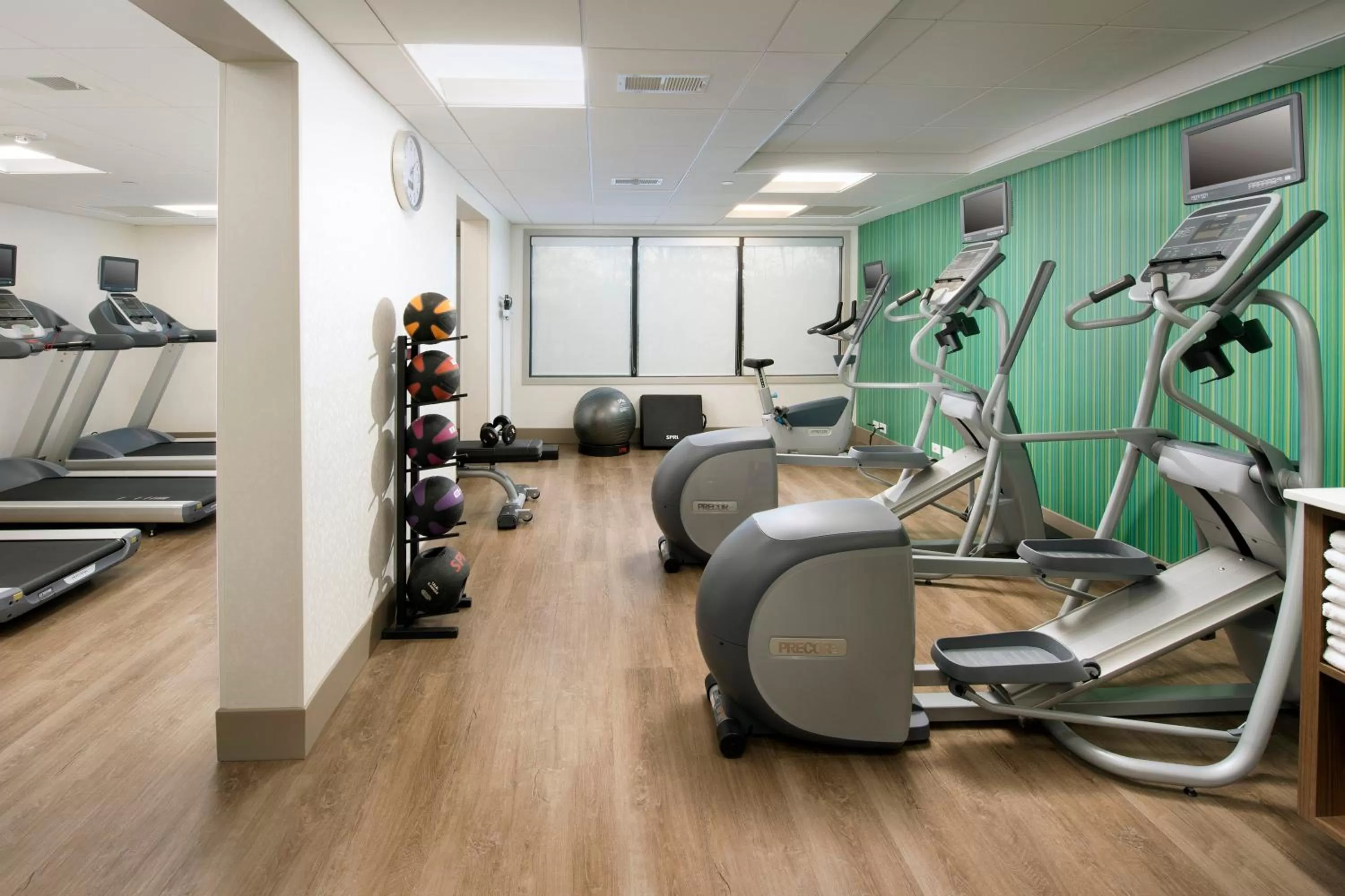 Spa and wellness centre/facilities in Holiday Inn Express & Suites College Park - University Area by IHG